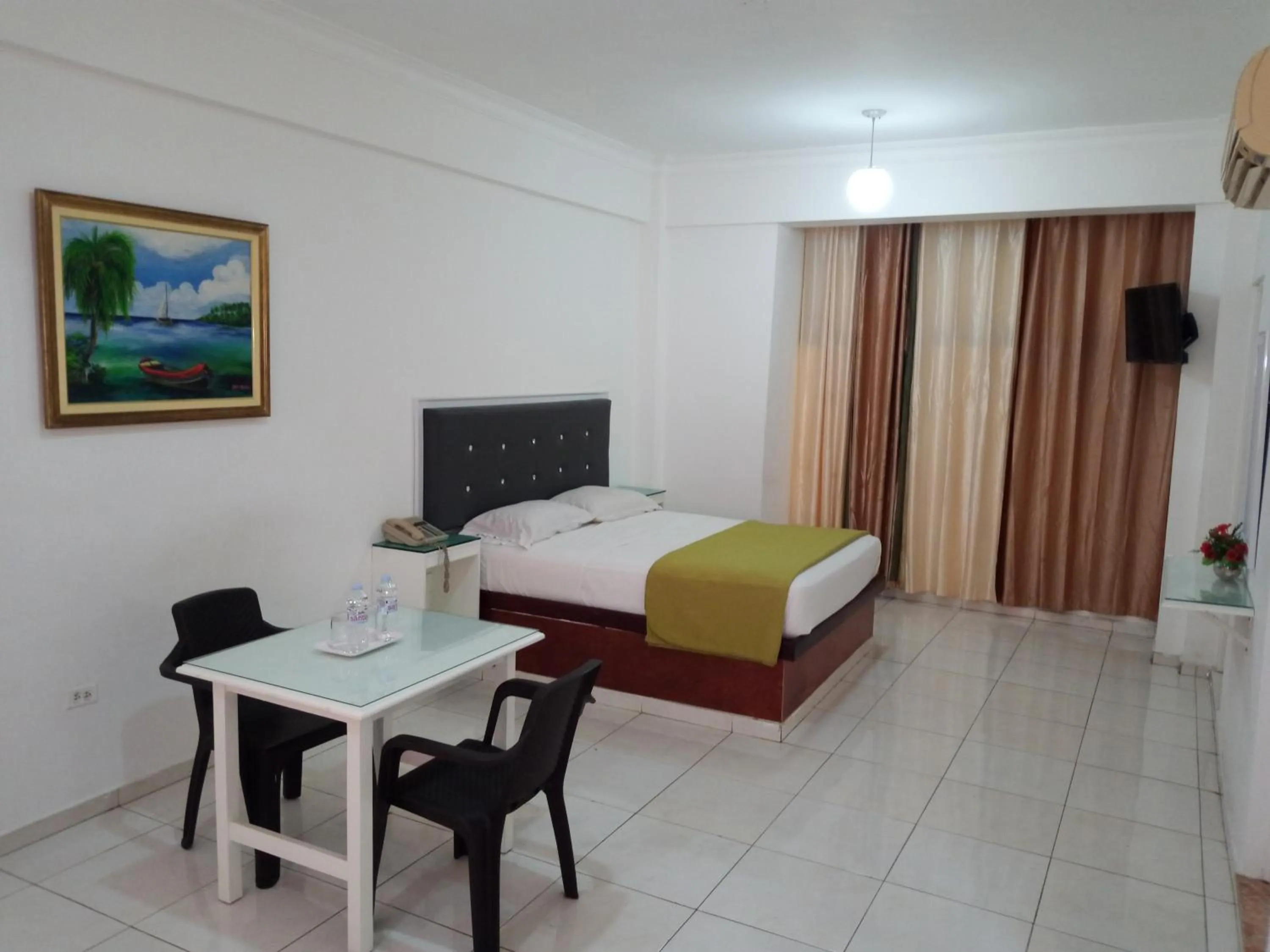 Bed in Royal Palace Hotel