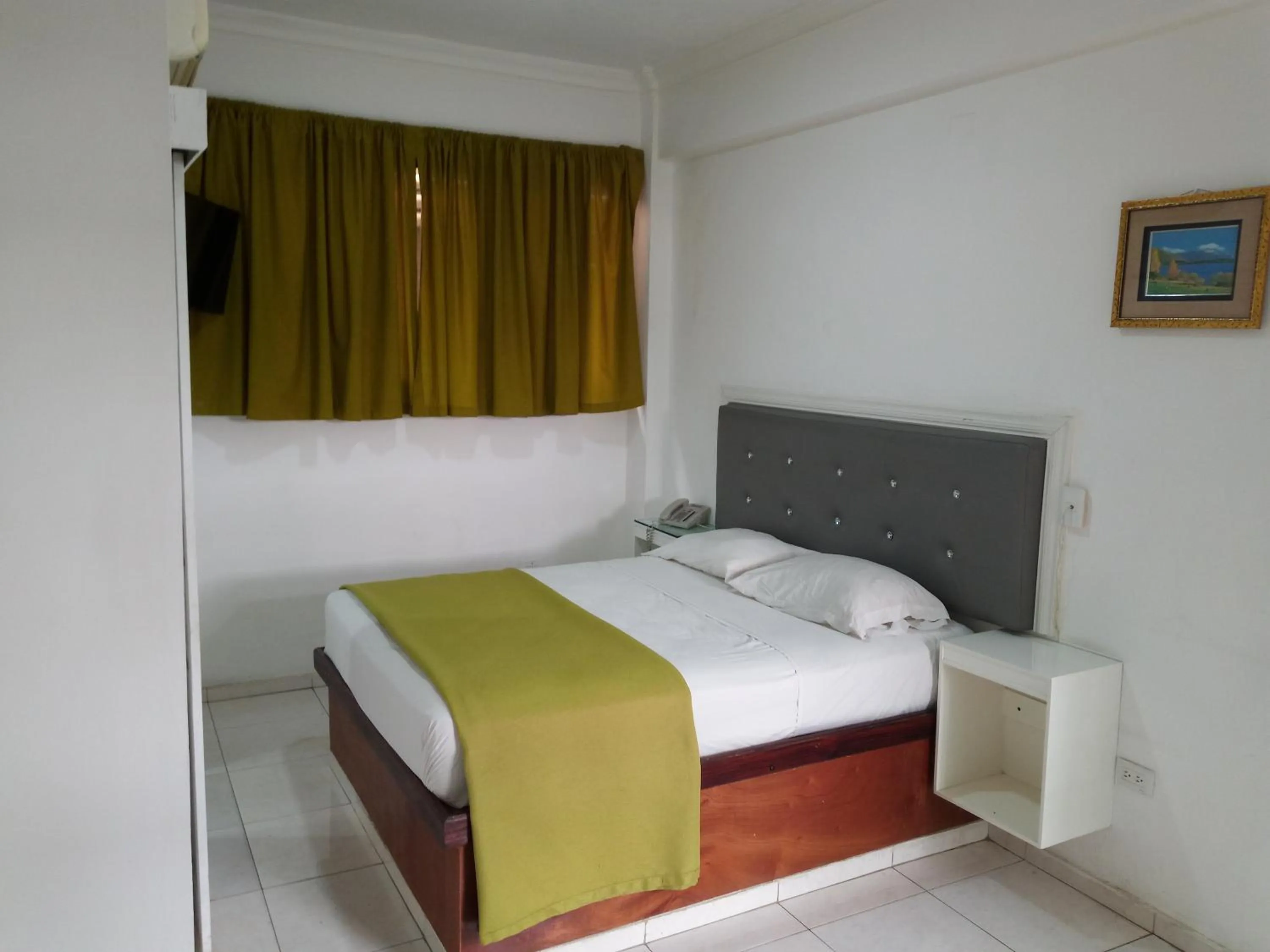 Photo of the whole room, Bed in Royal Palace Hotel