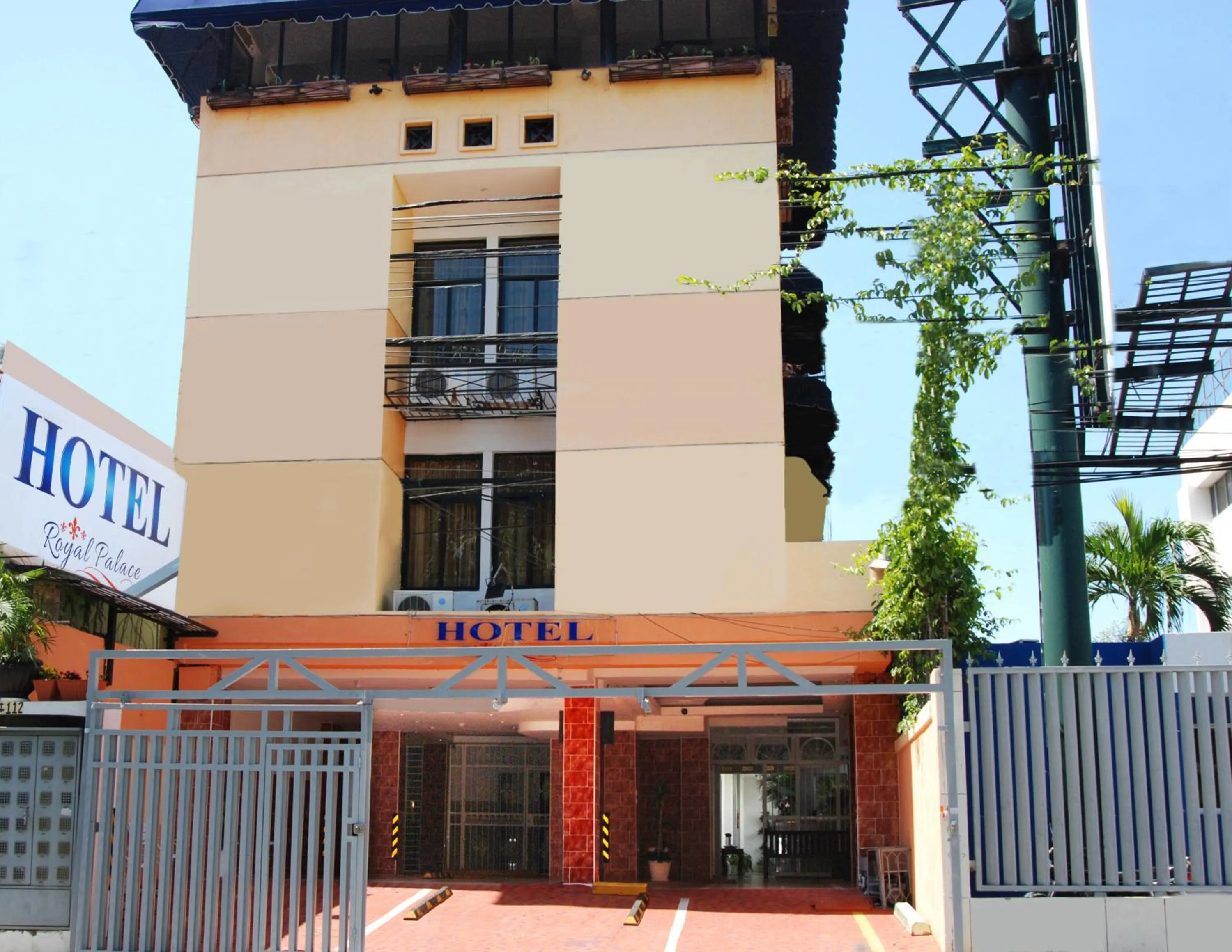 Facade/entrance in Royal Palace Hotel