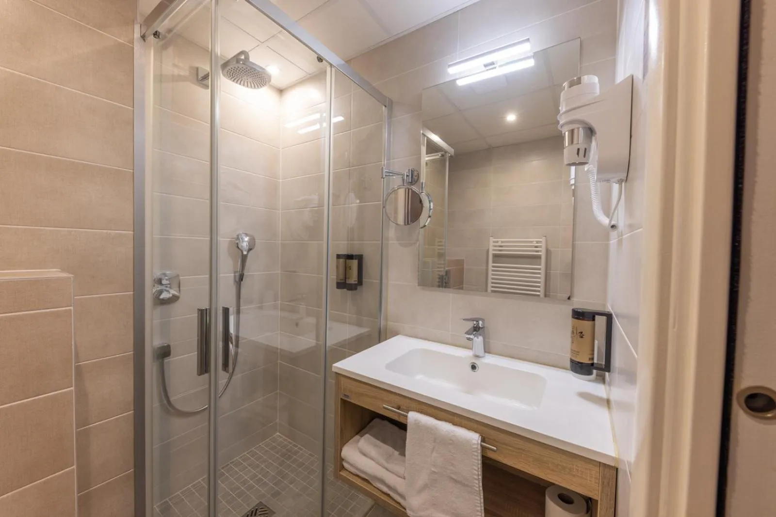 Shower in Hotel Saint Augustin