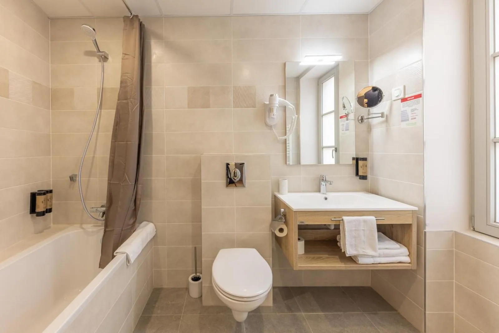 Toilet in Hotel Saint Augustin