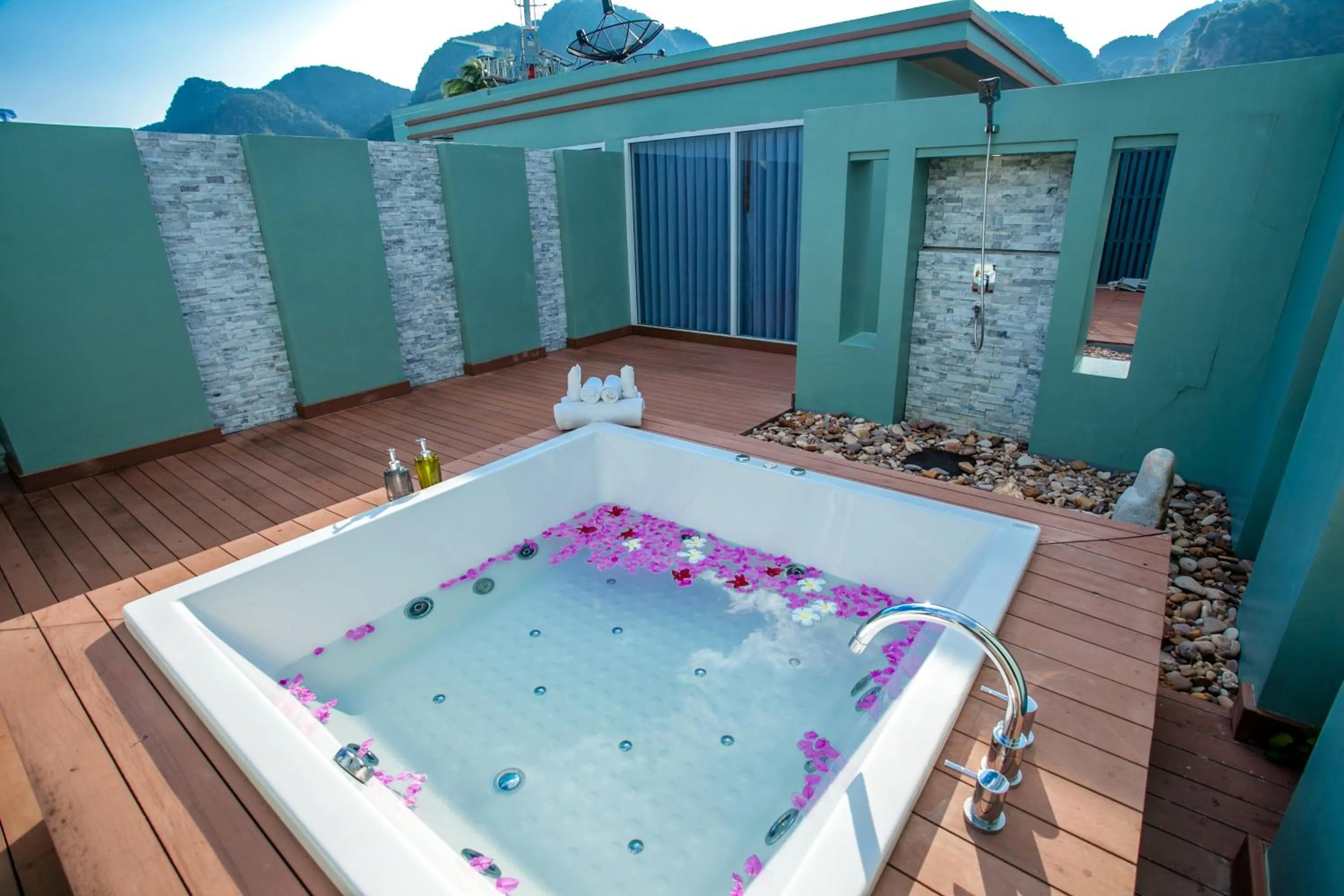 Phi Phi Harbour View Hotel-SHA Extra Plus