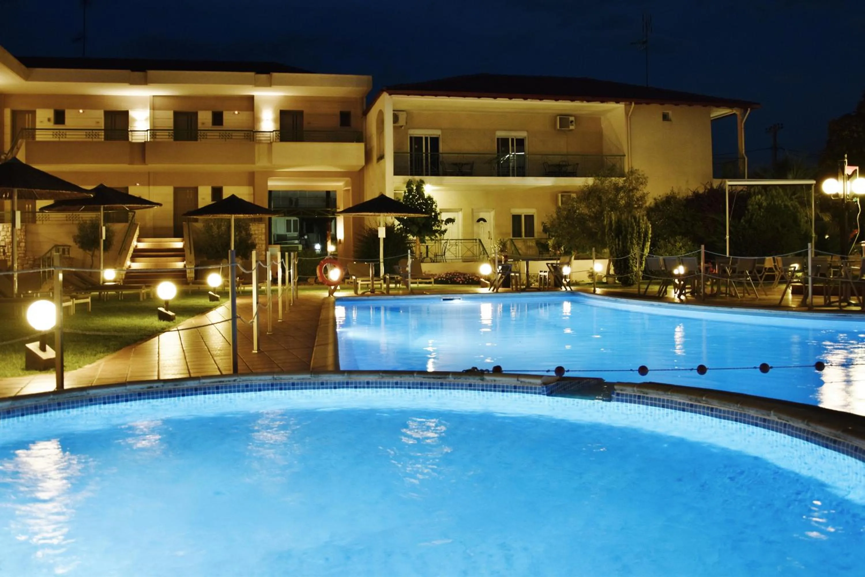 Pool view in Alexander Inn