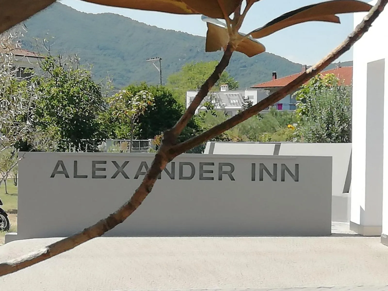 Facade/entrance in Alexander Inn