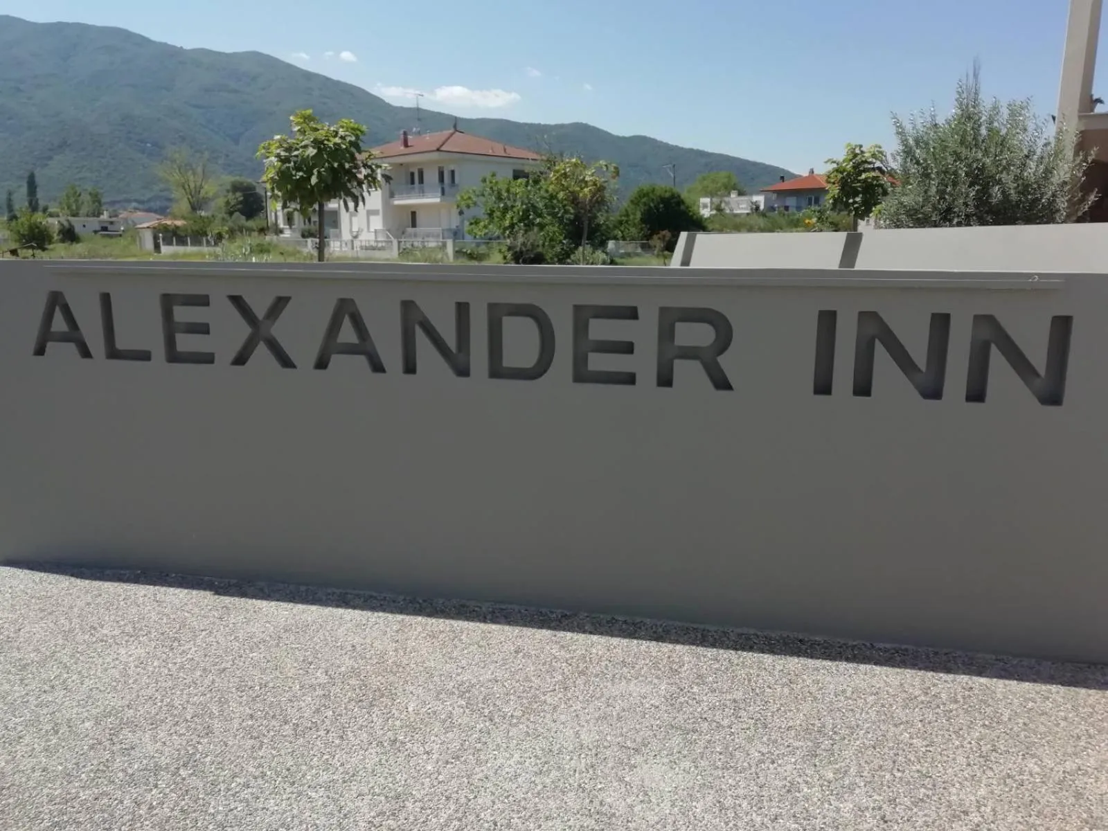 Facade/entrance in Alexander Inn