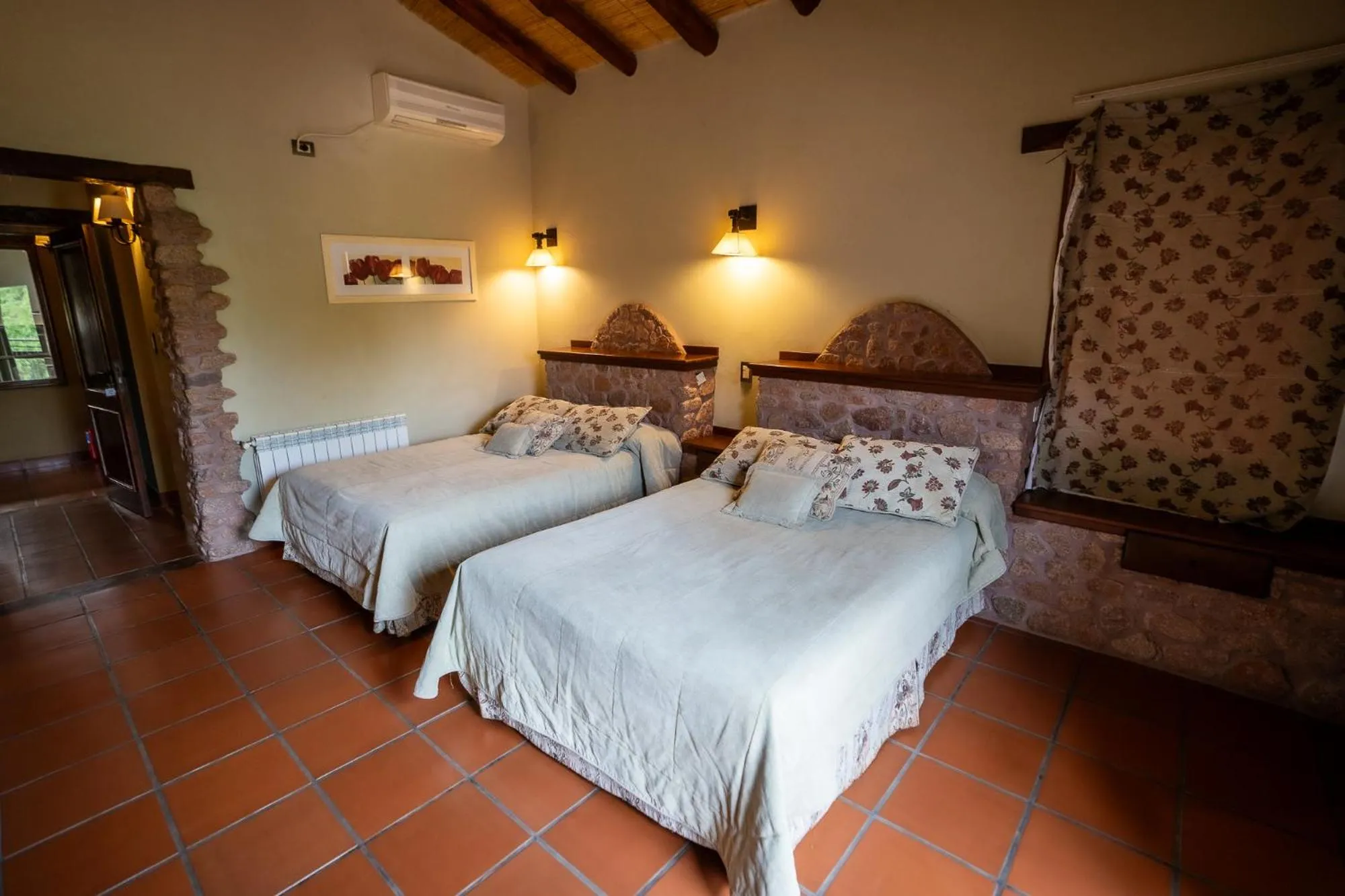Bed in La Casa De La Bodega - Wine Boutique Hotel