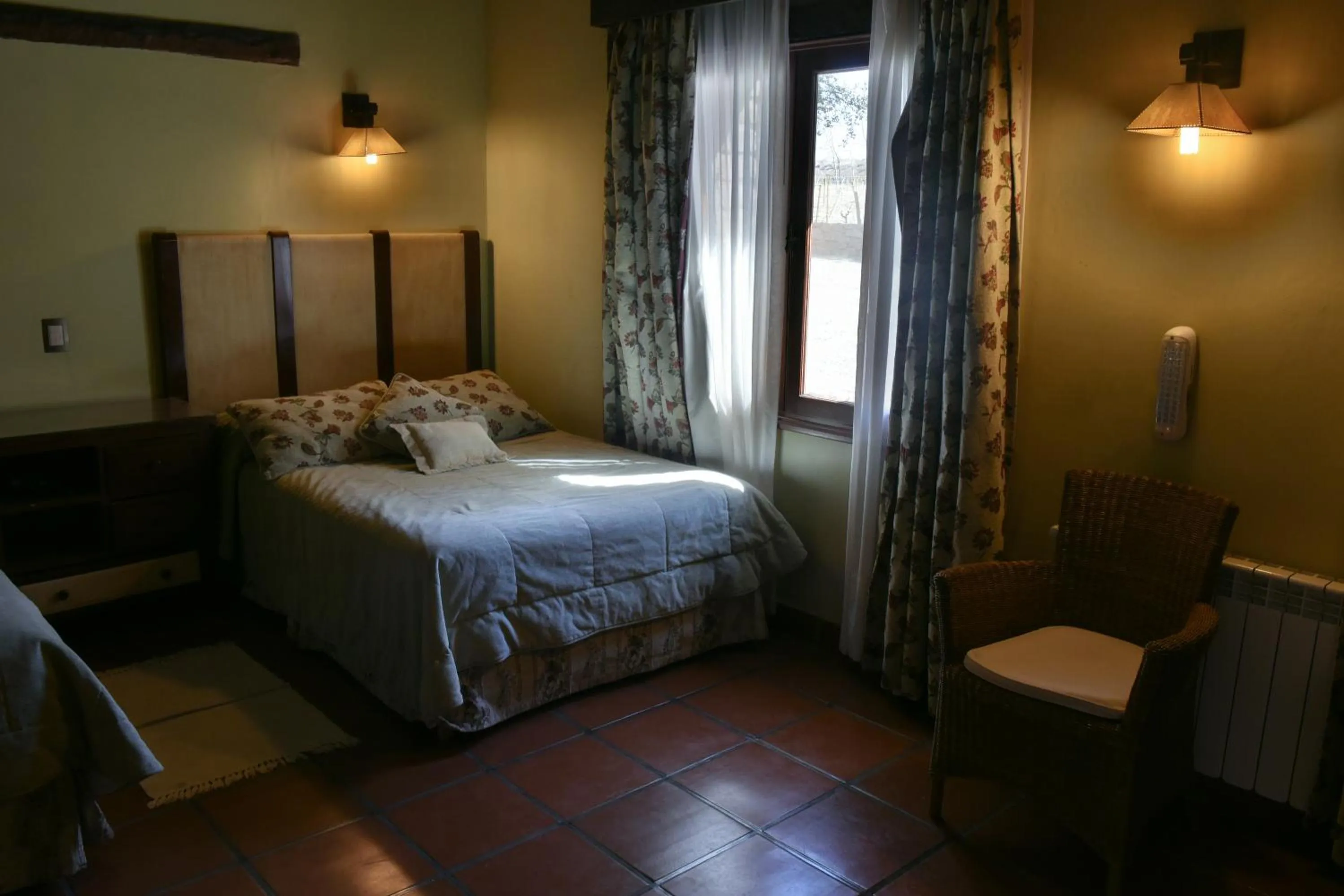 Bedroom, Bed in La Casa De La Bodega - Wine Boutique Hotel