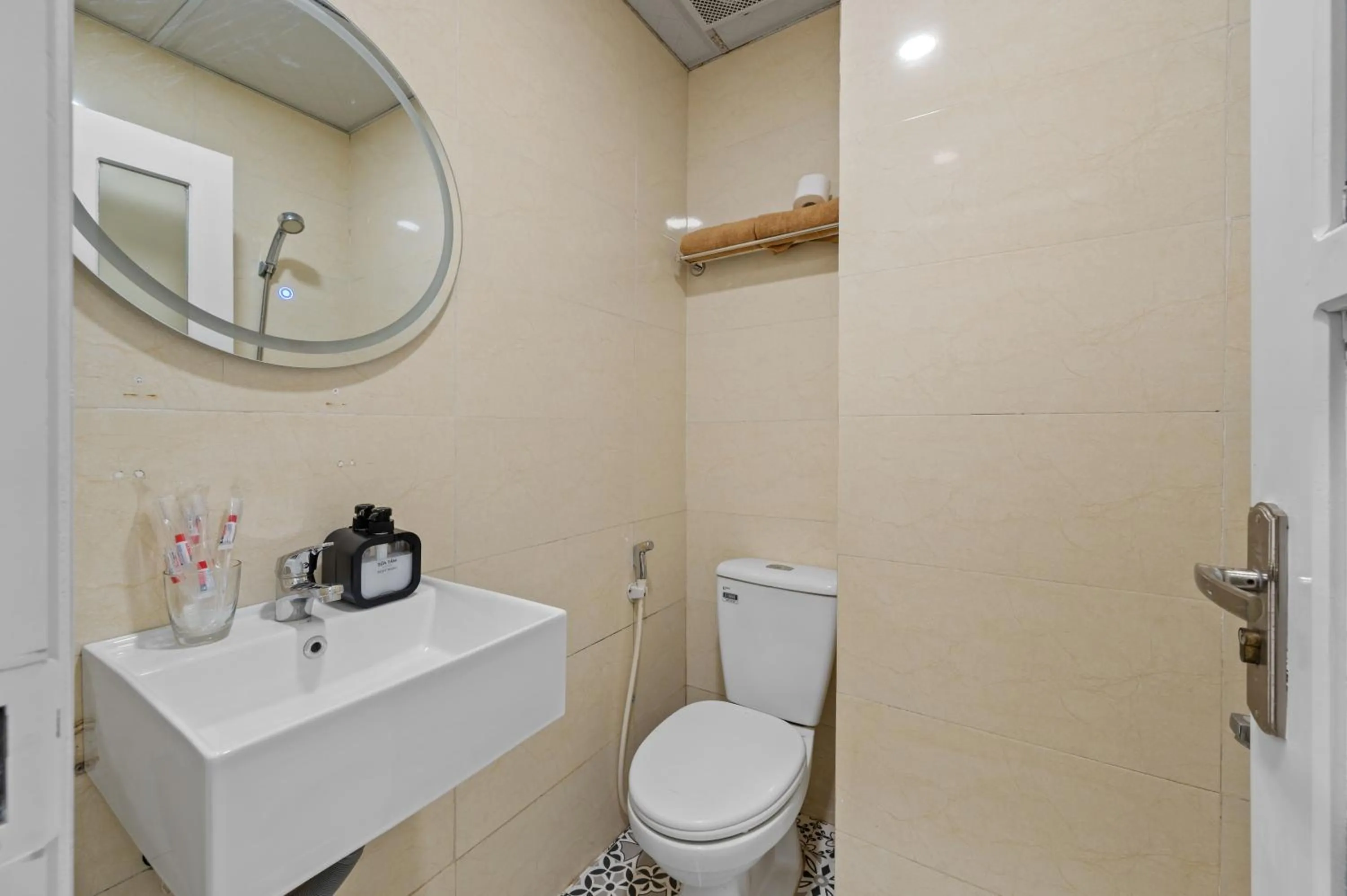 Shower in Bao Chau Hotel