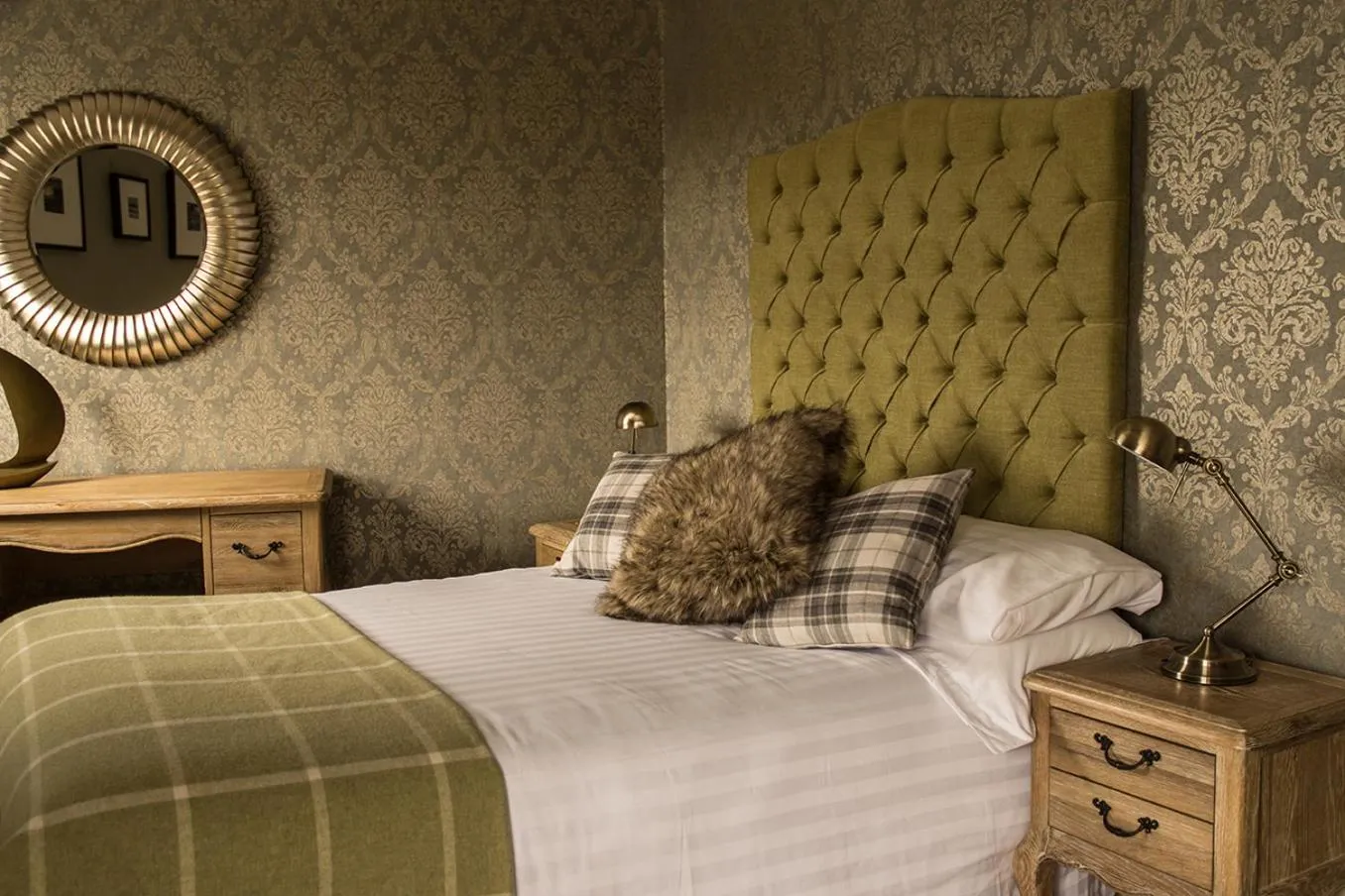 Bedroom, Bed in Bay View Hotel