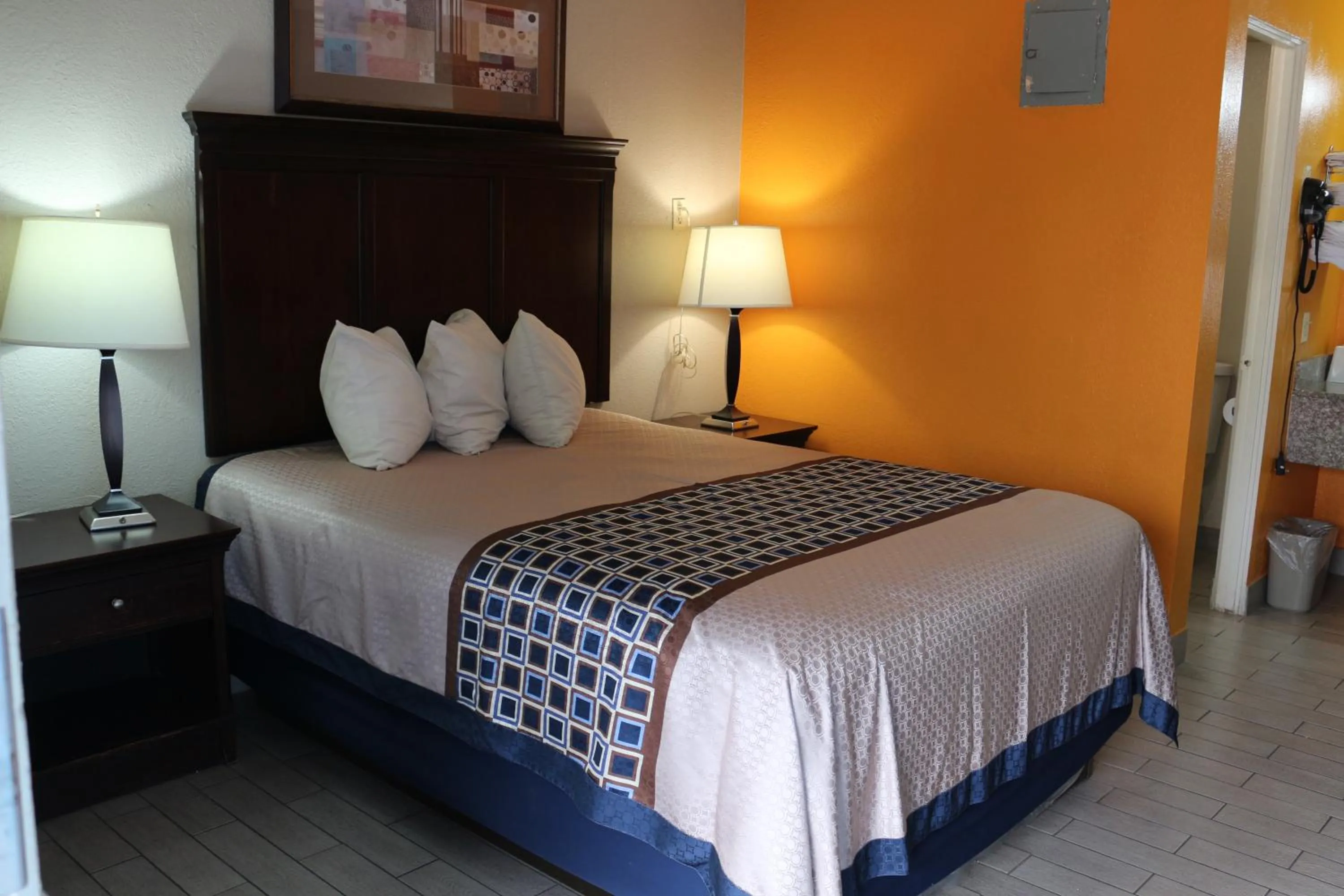 Bed in Lone Star Inn Kerrville/Fredericksburg