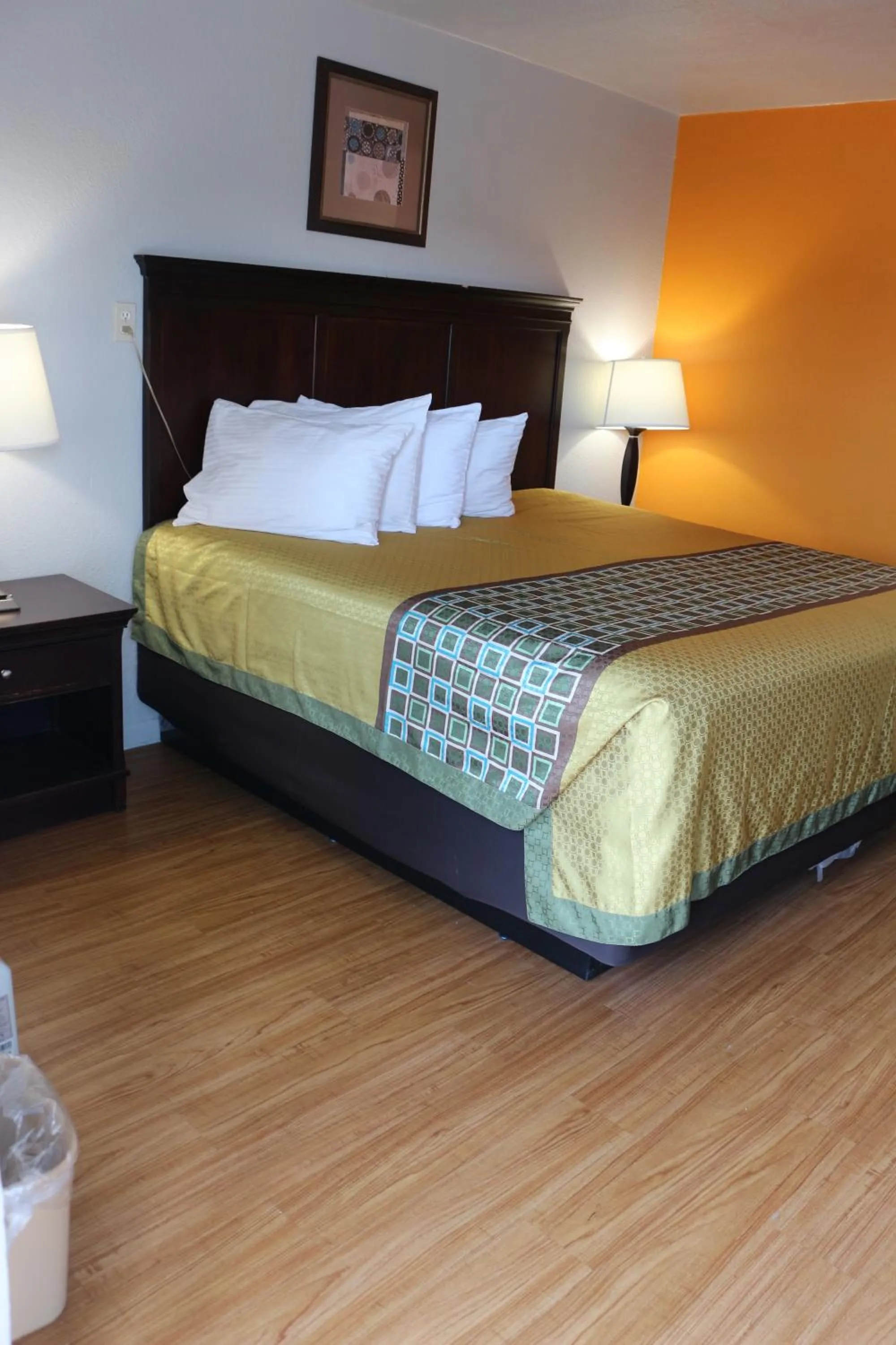 Bed in Lone Star Inn Kerrville/Fredericksburg