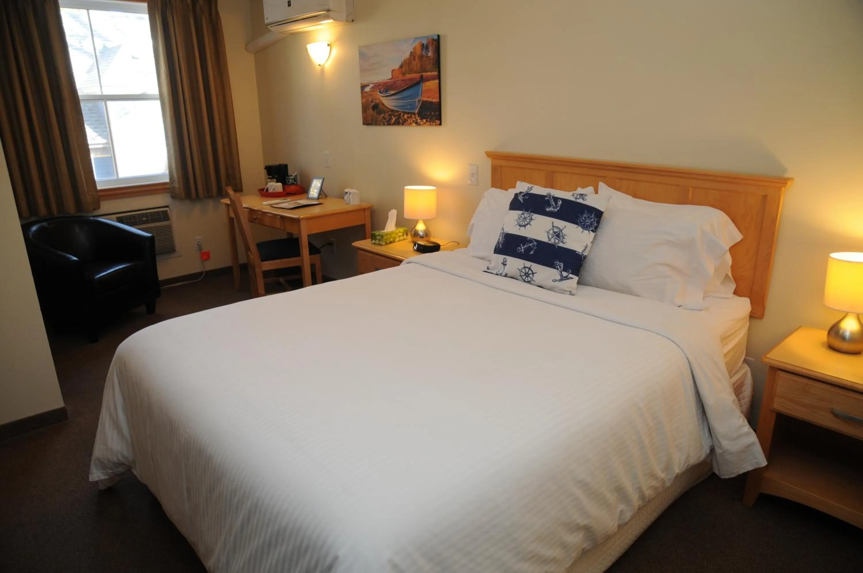 Bedroom, Bed in Smugglers Cove Inn