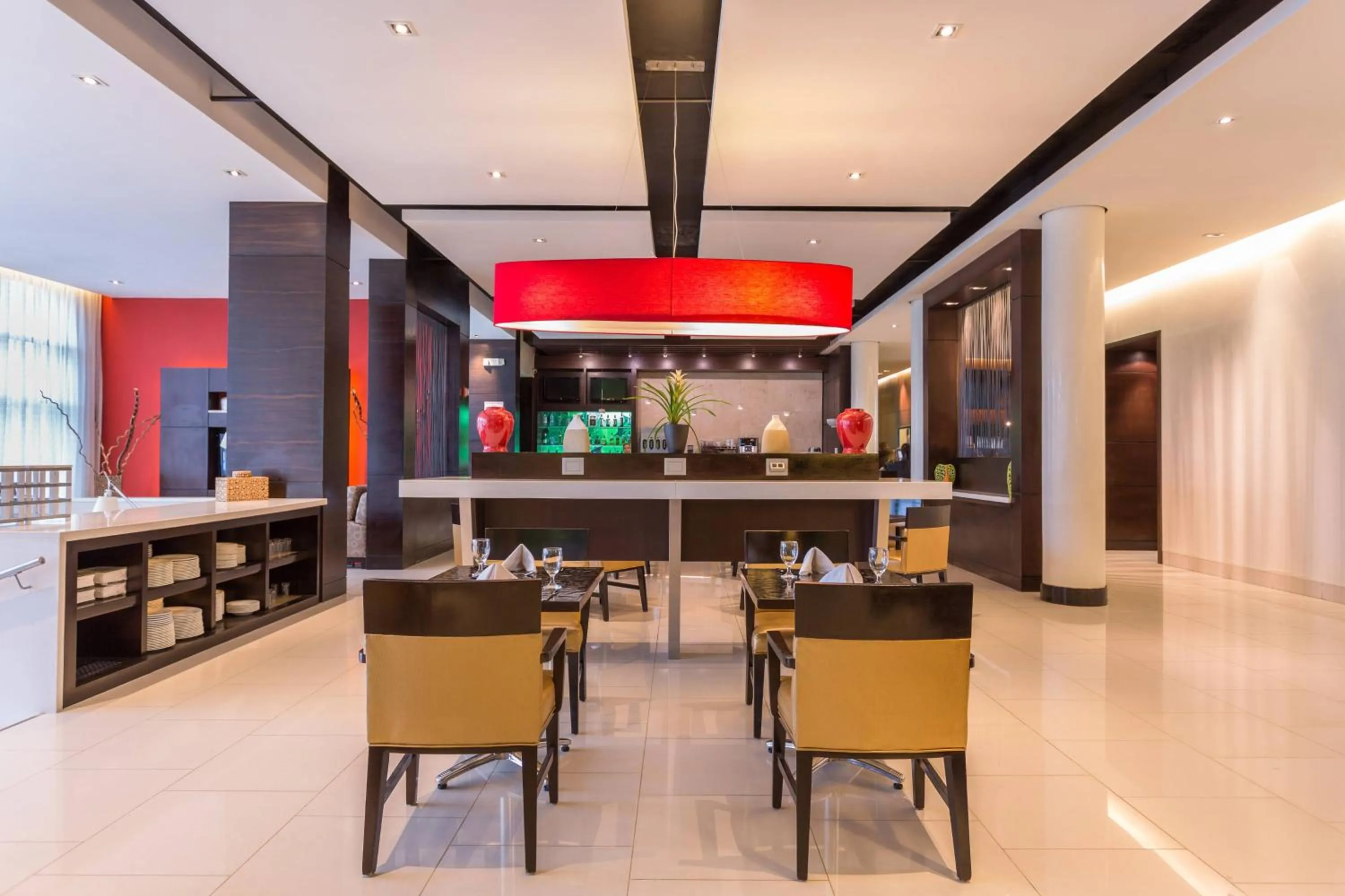 Restaurant/places to eat in Courtyard by Marriott Panama Metromall