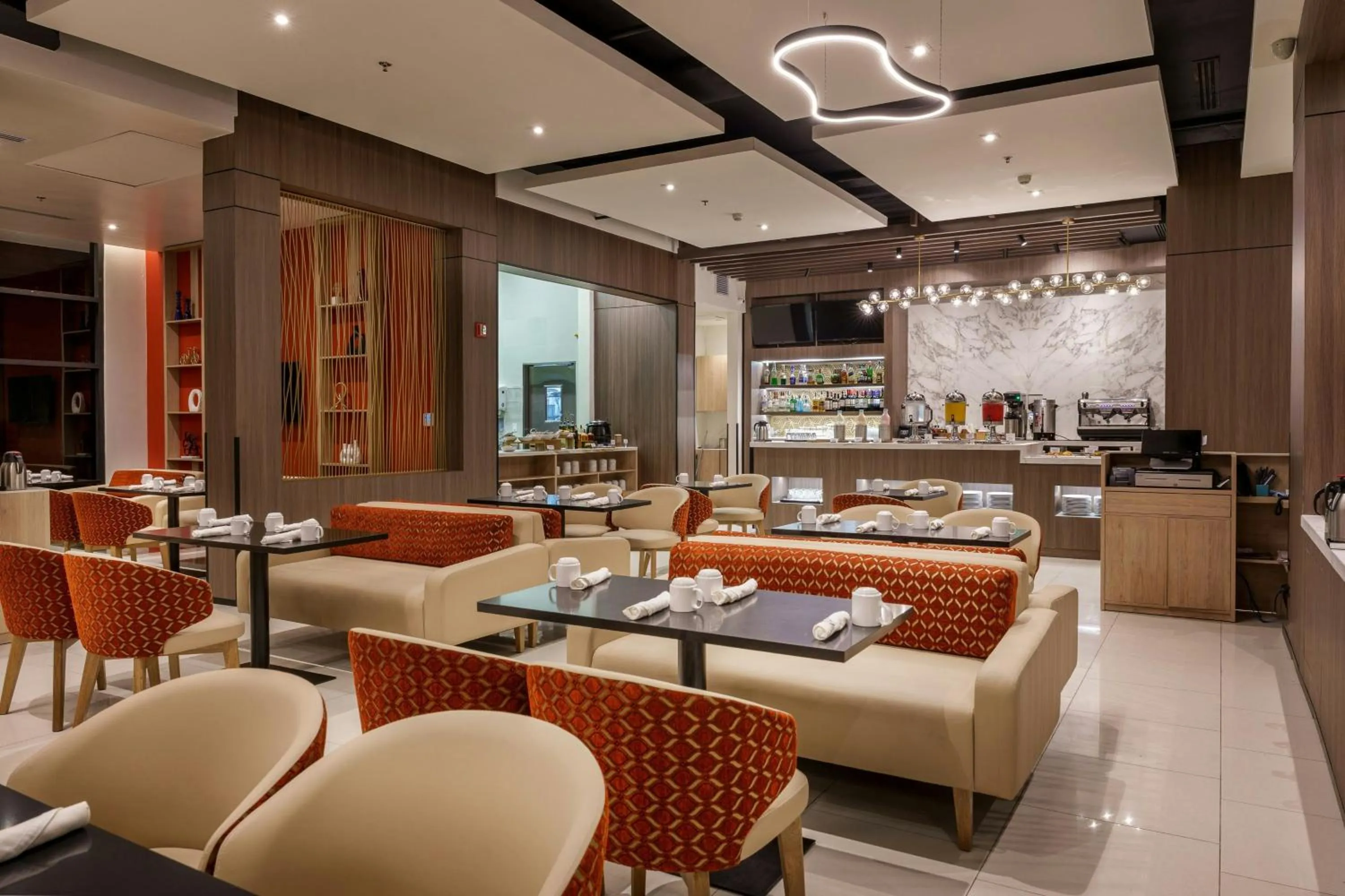 Restaurant/places to eat in Courtyard by Marriott Panama Metromall