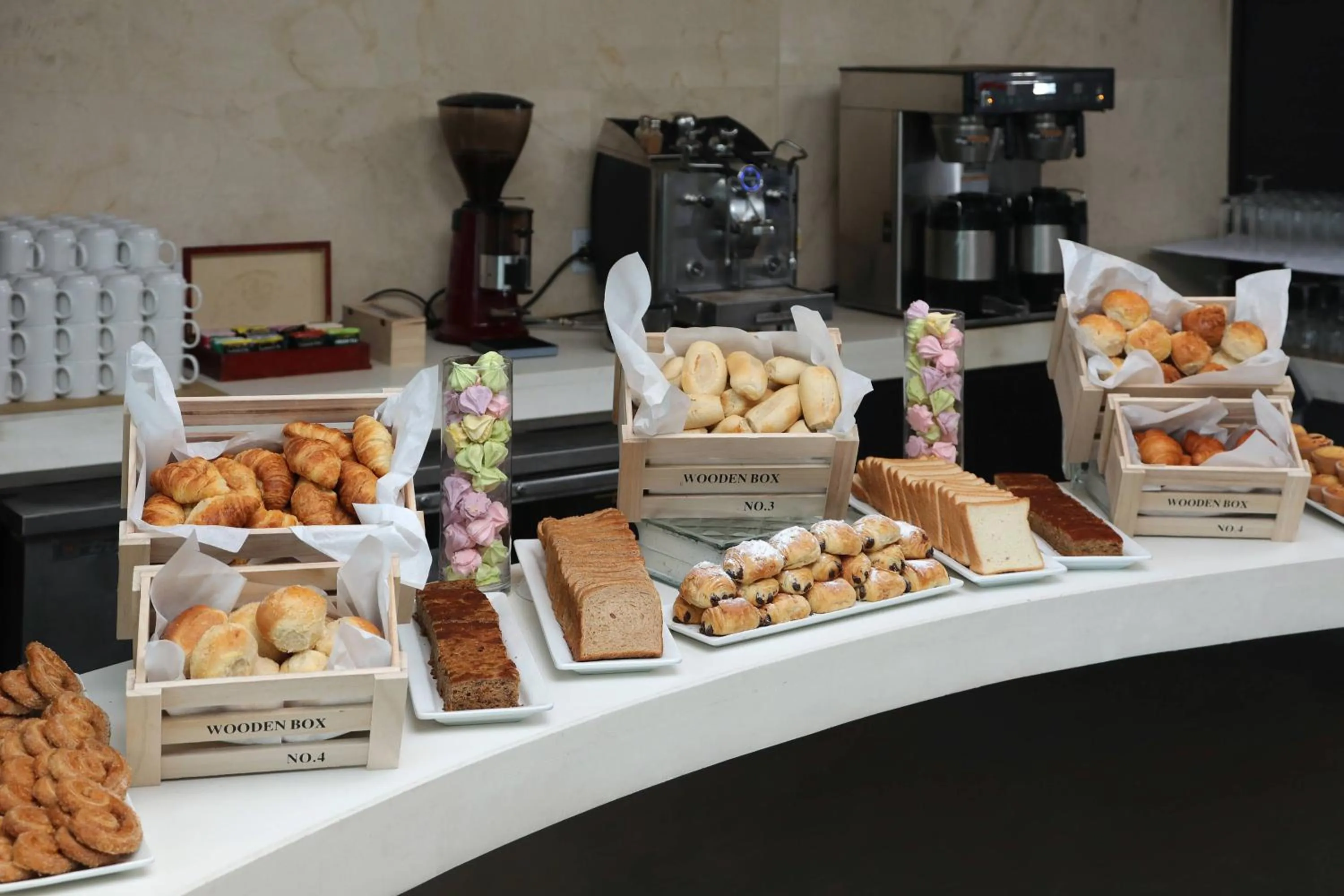 Breakfast in Courtyard by Marriott Panama Metromall