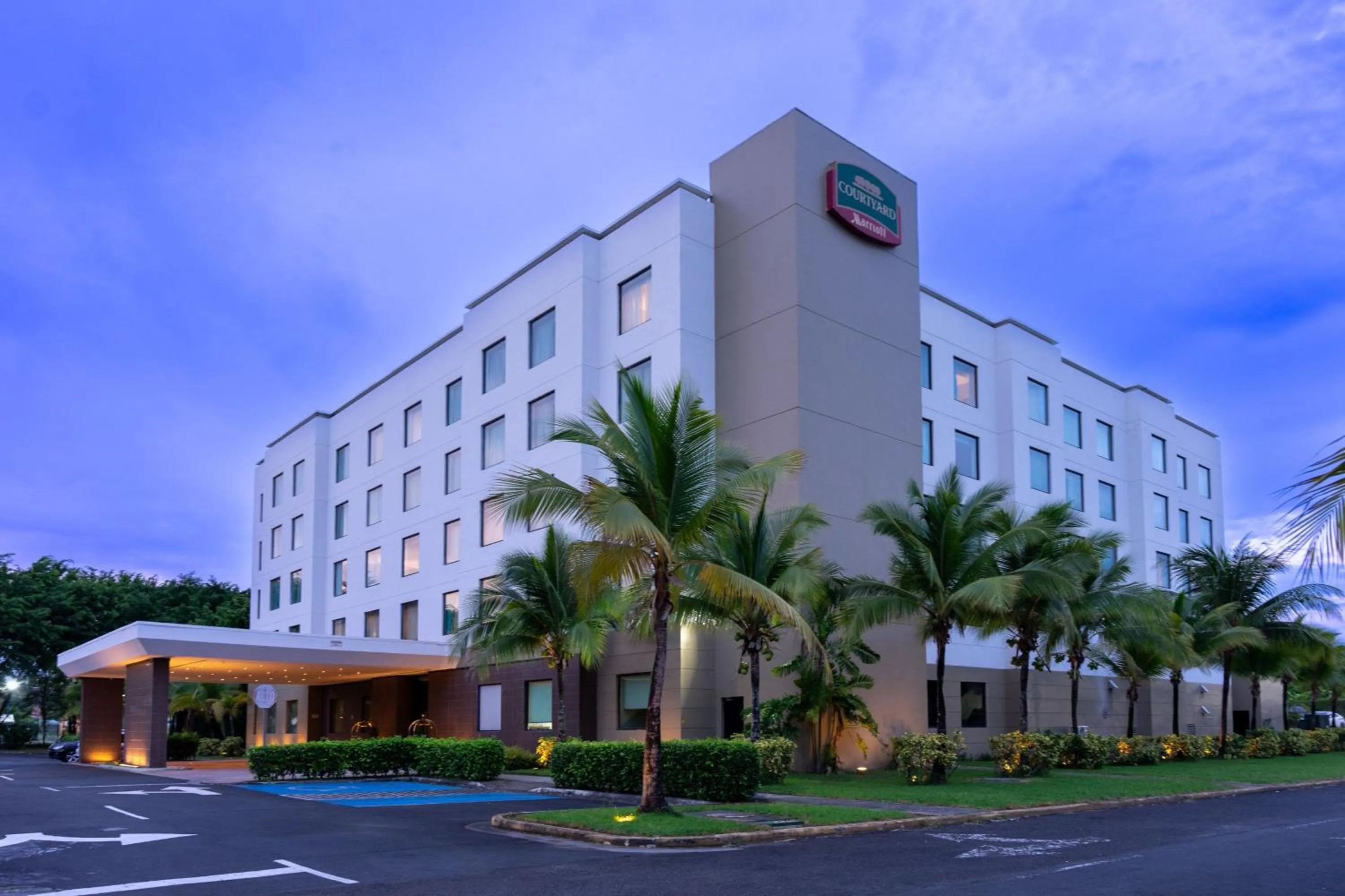 Property building in Courtyard by Marriott Panama Metromall