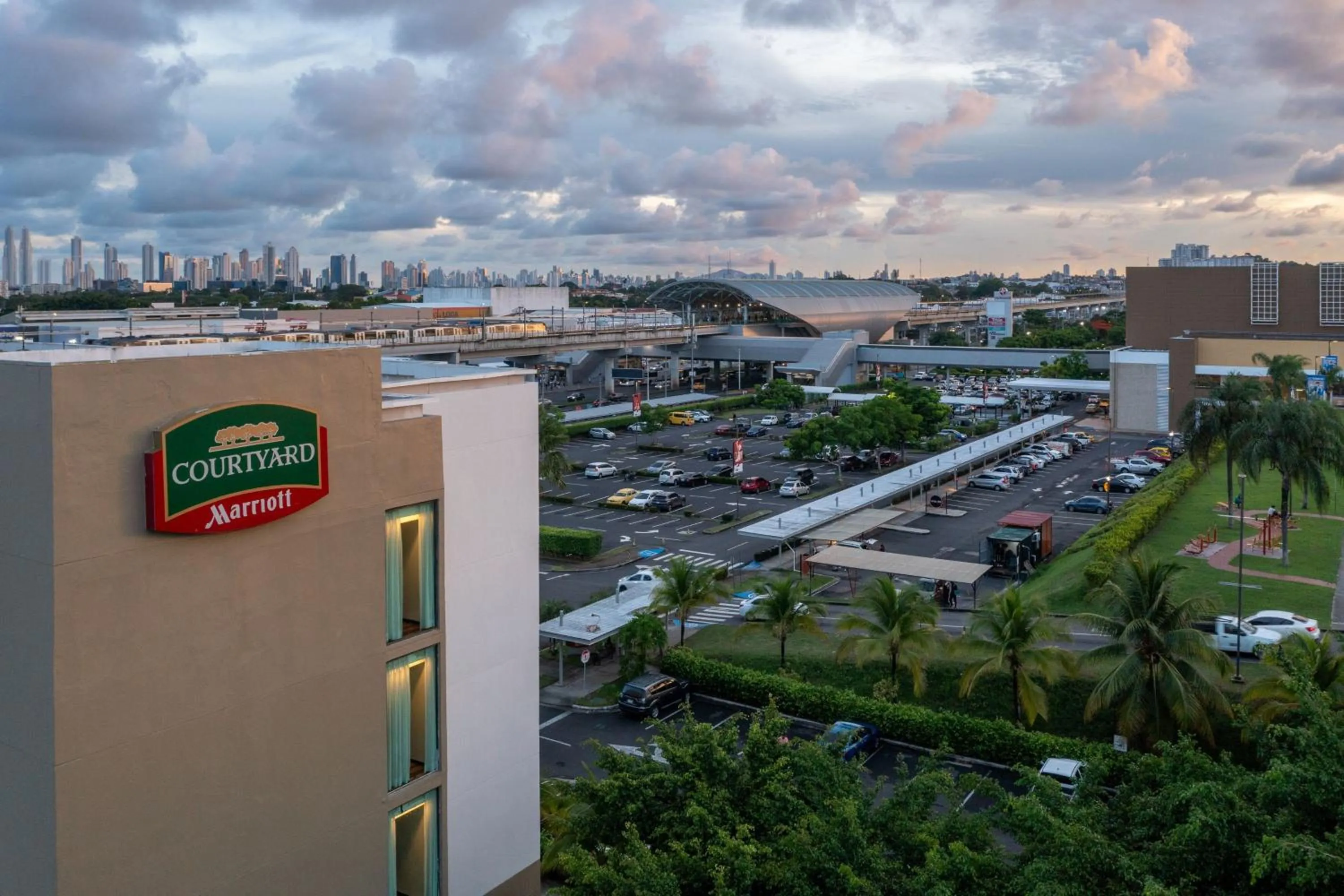 Property building in Courtyard by Marriott Panama Metromall