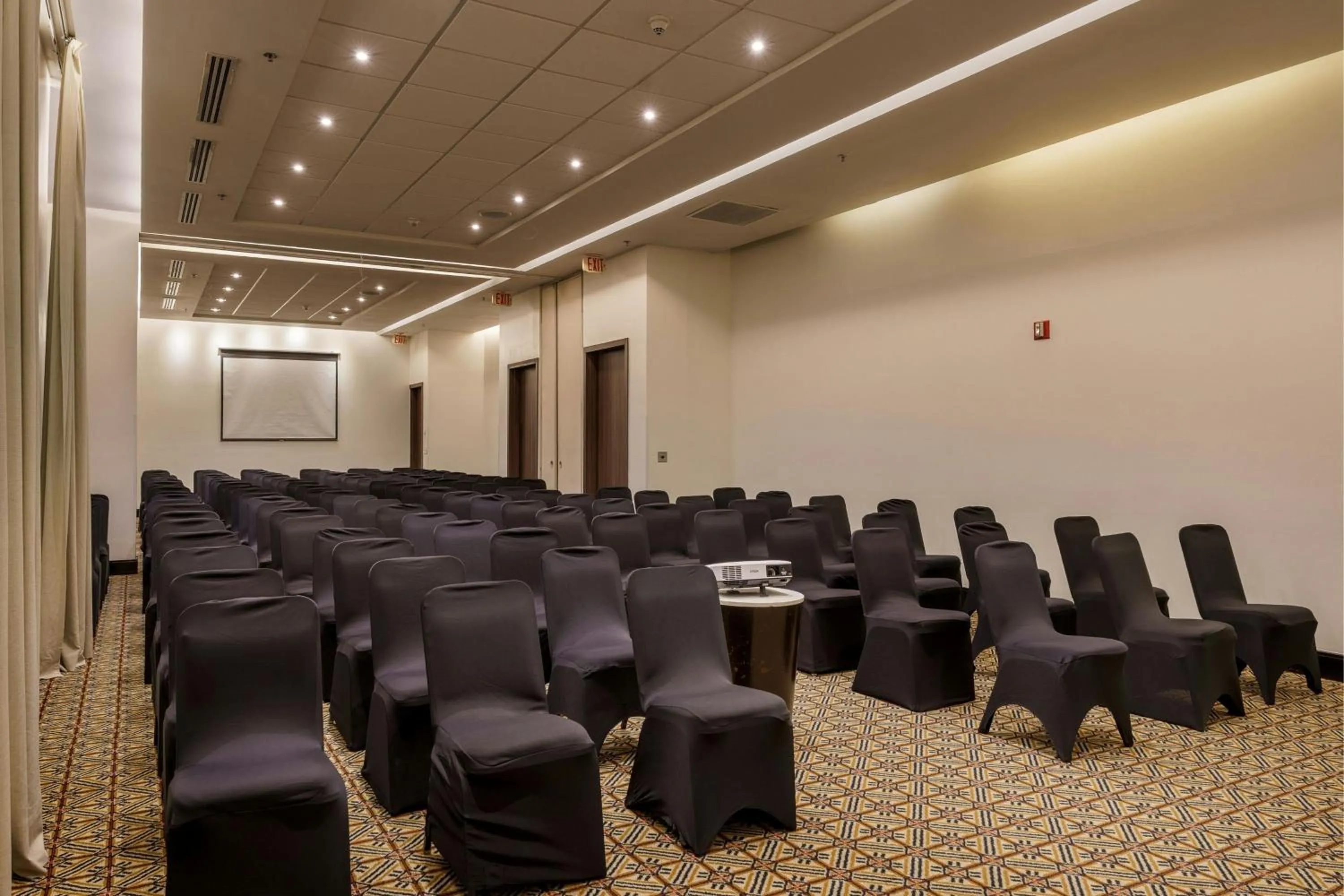 Meeting/conference room in Courtyard by Marriott Panama Metromall