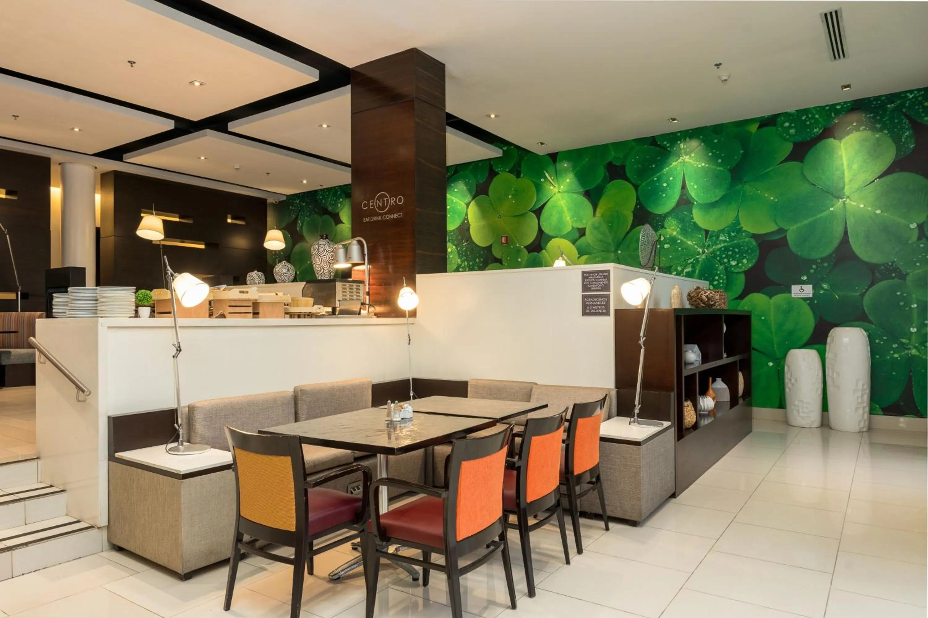 Restaurant/places to eat in Courtyard by Marriott Panama Metromall