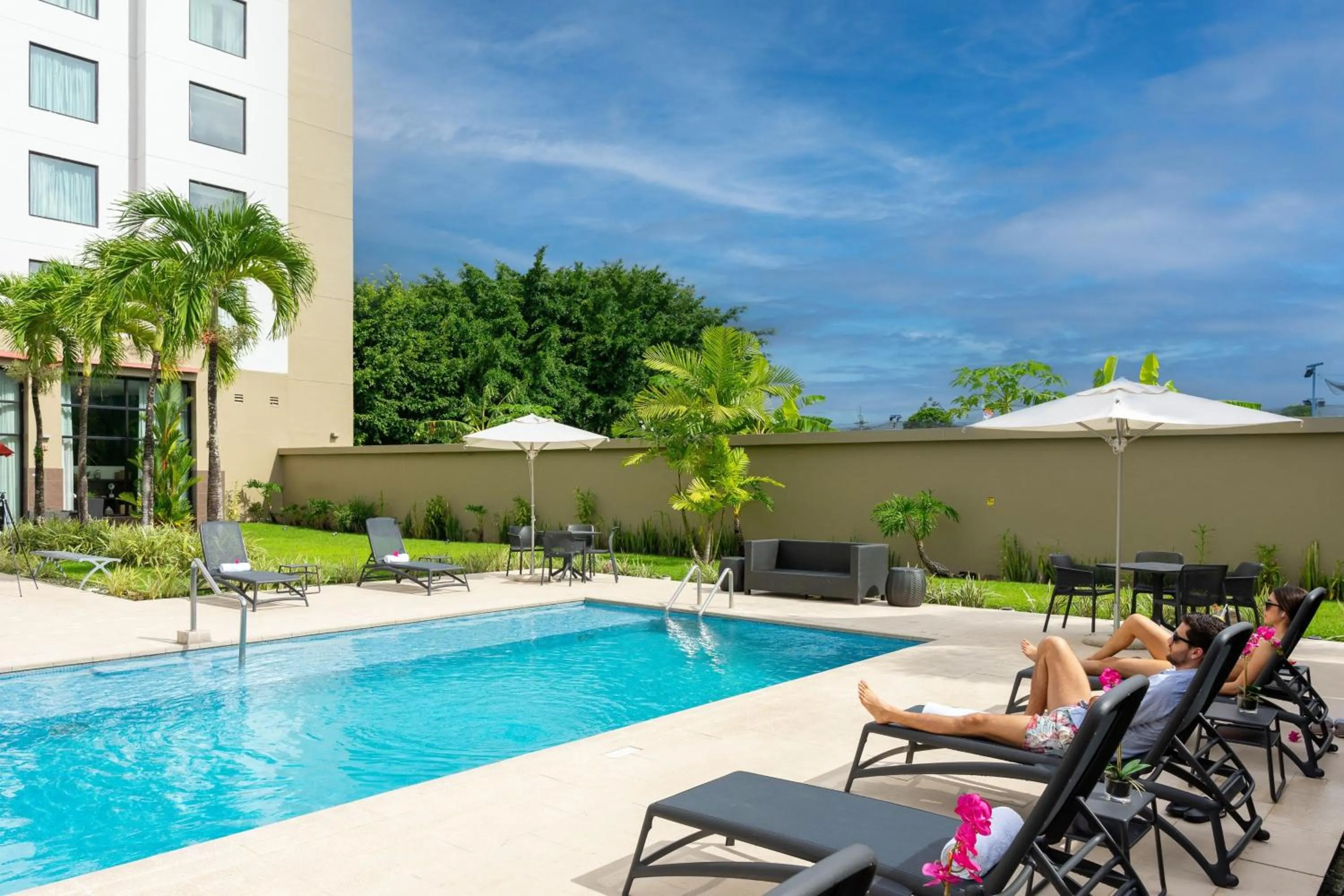Swimming pool in Courtyard by Marriott Panama Metromall