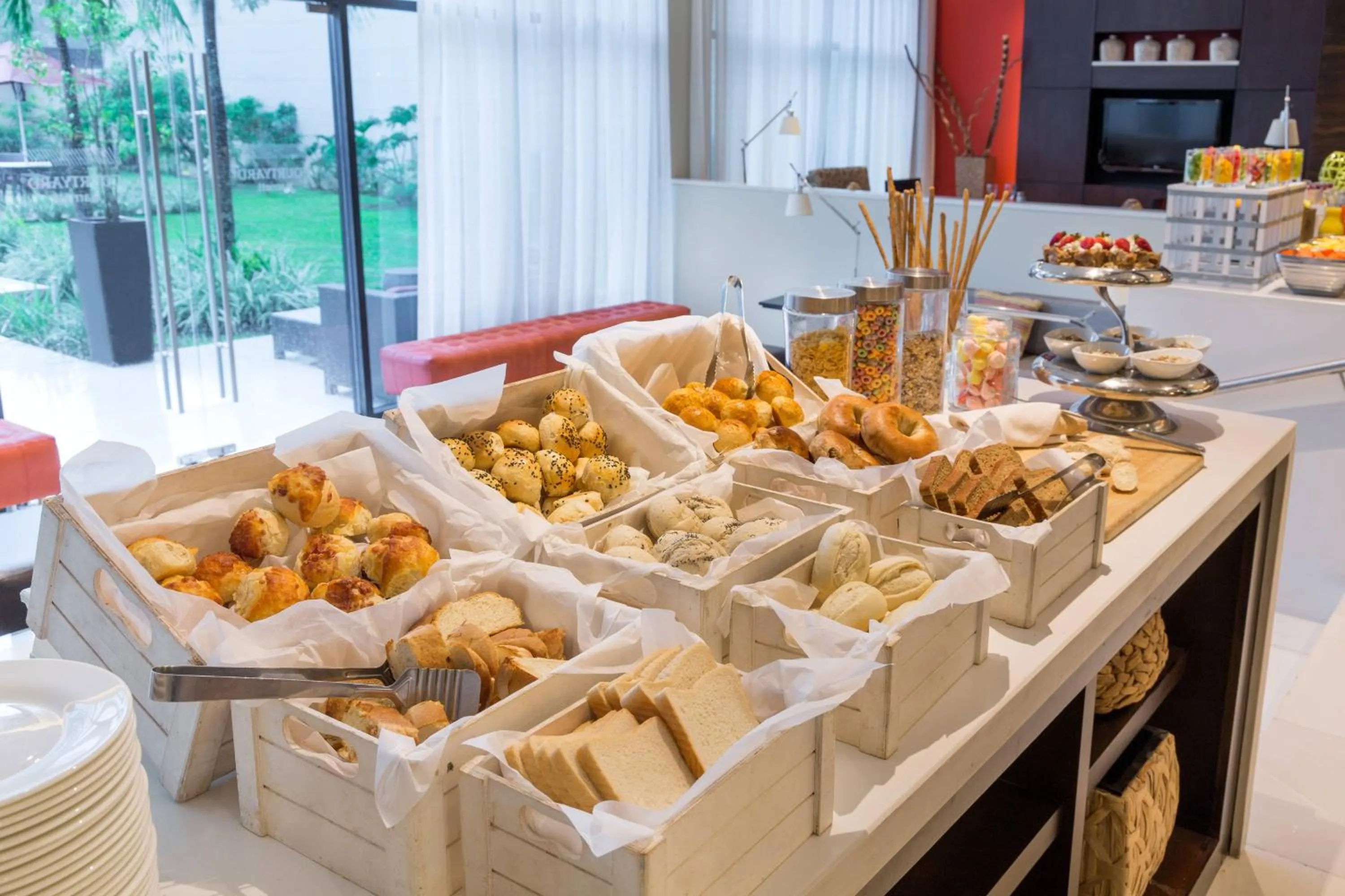 Breakfast in Courtyard by Marriott Panama Metromall