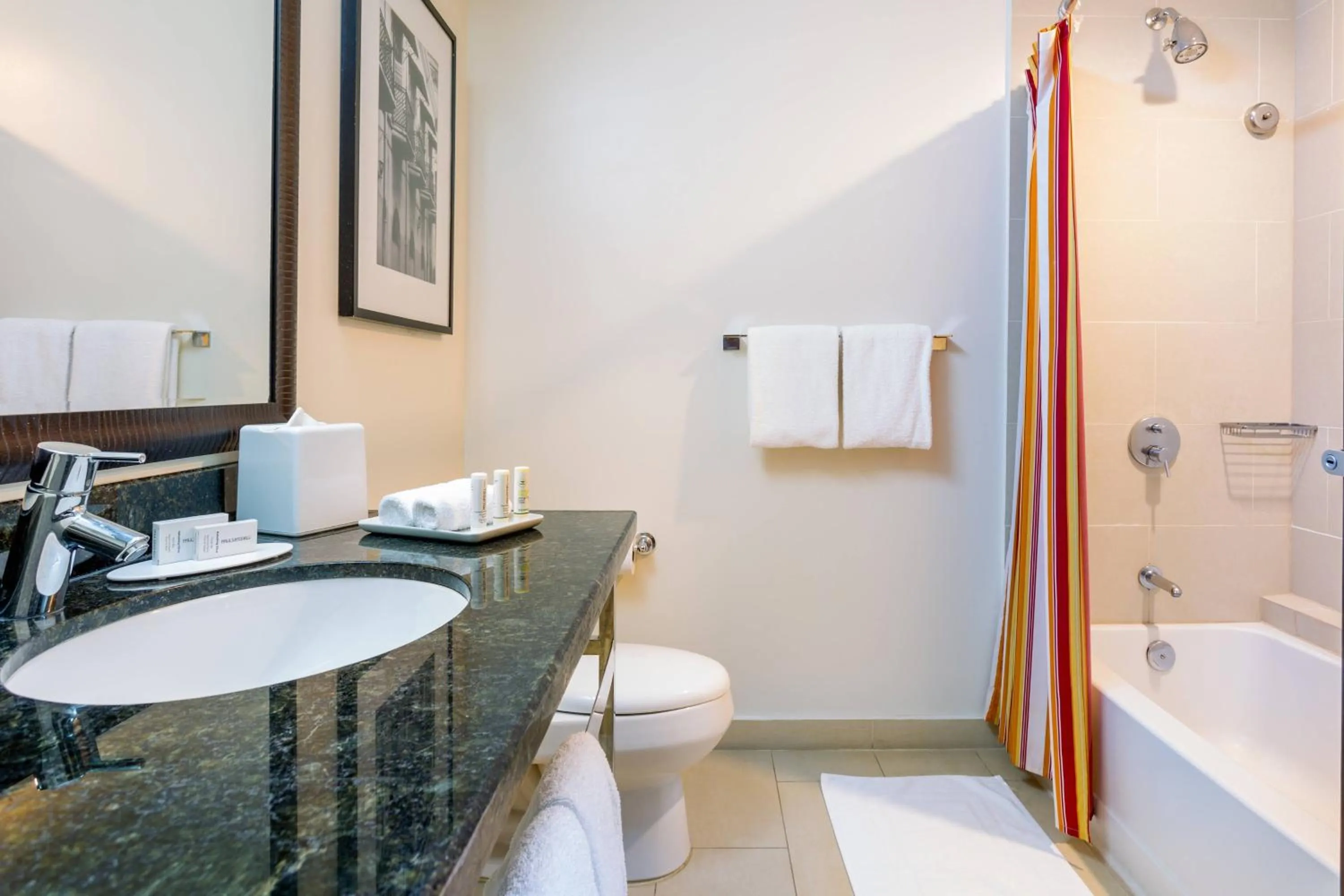 Bathroom in Courtyard by Marriott Panama Metromall