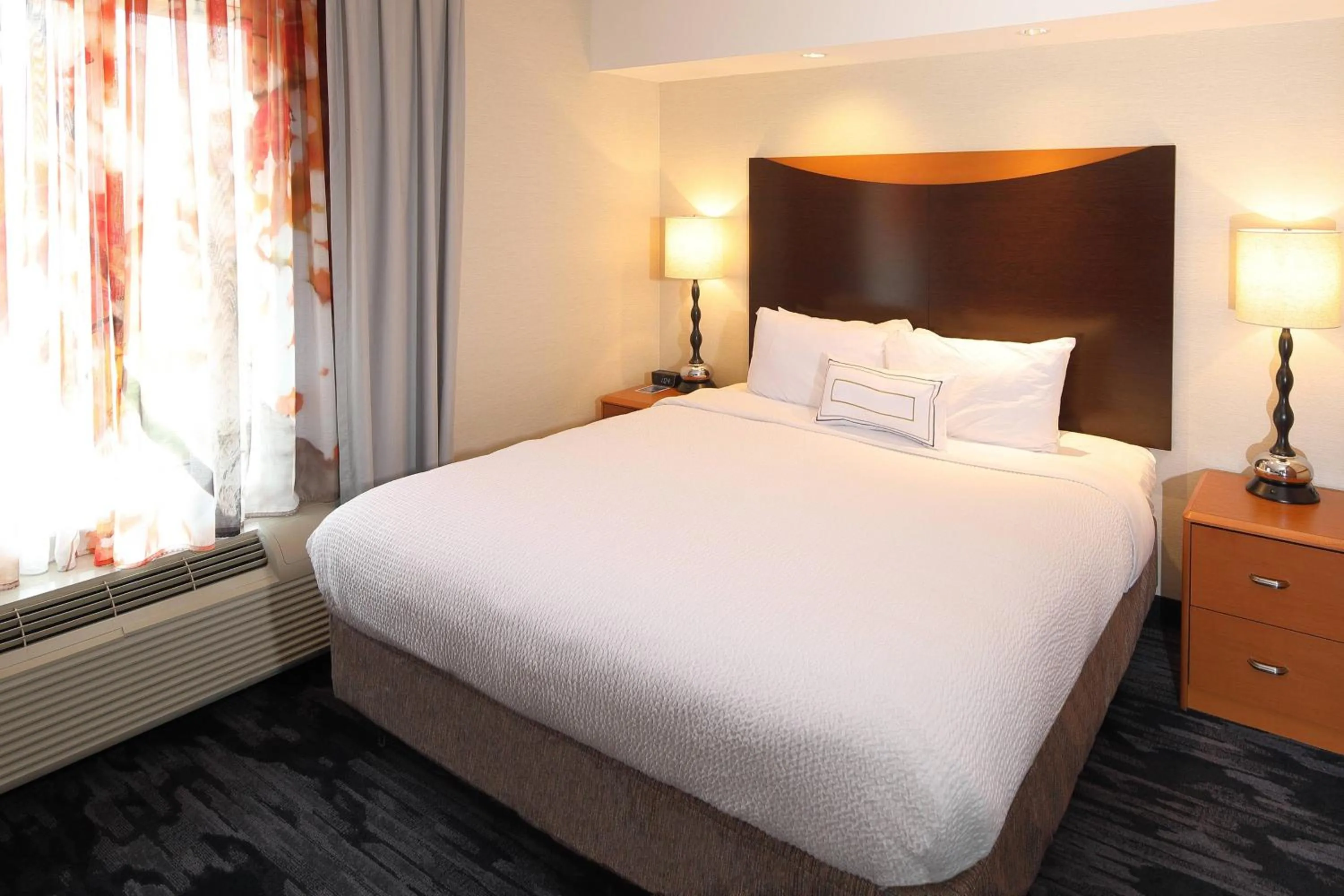 Photo of the whole room, Bed in Fairfield Inn & Suites by Marriott Millville Vineland