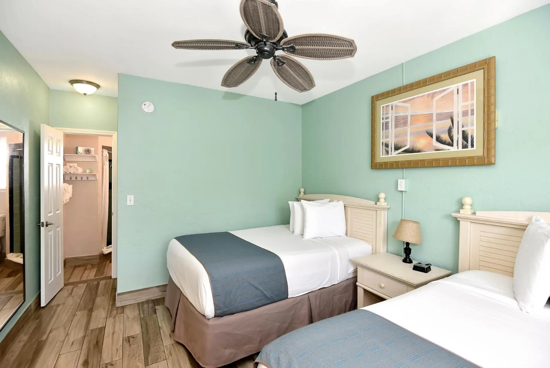 Bed in Shoreline Suites & Cabana Cottages – Beachfront