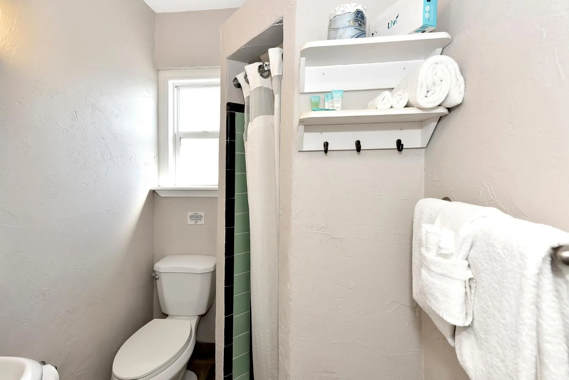 Shoreline Suites & Cabana Cottages – Beachfront