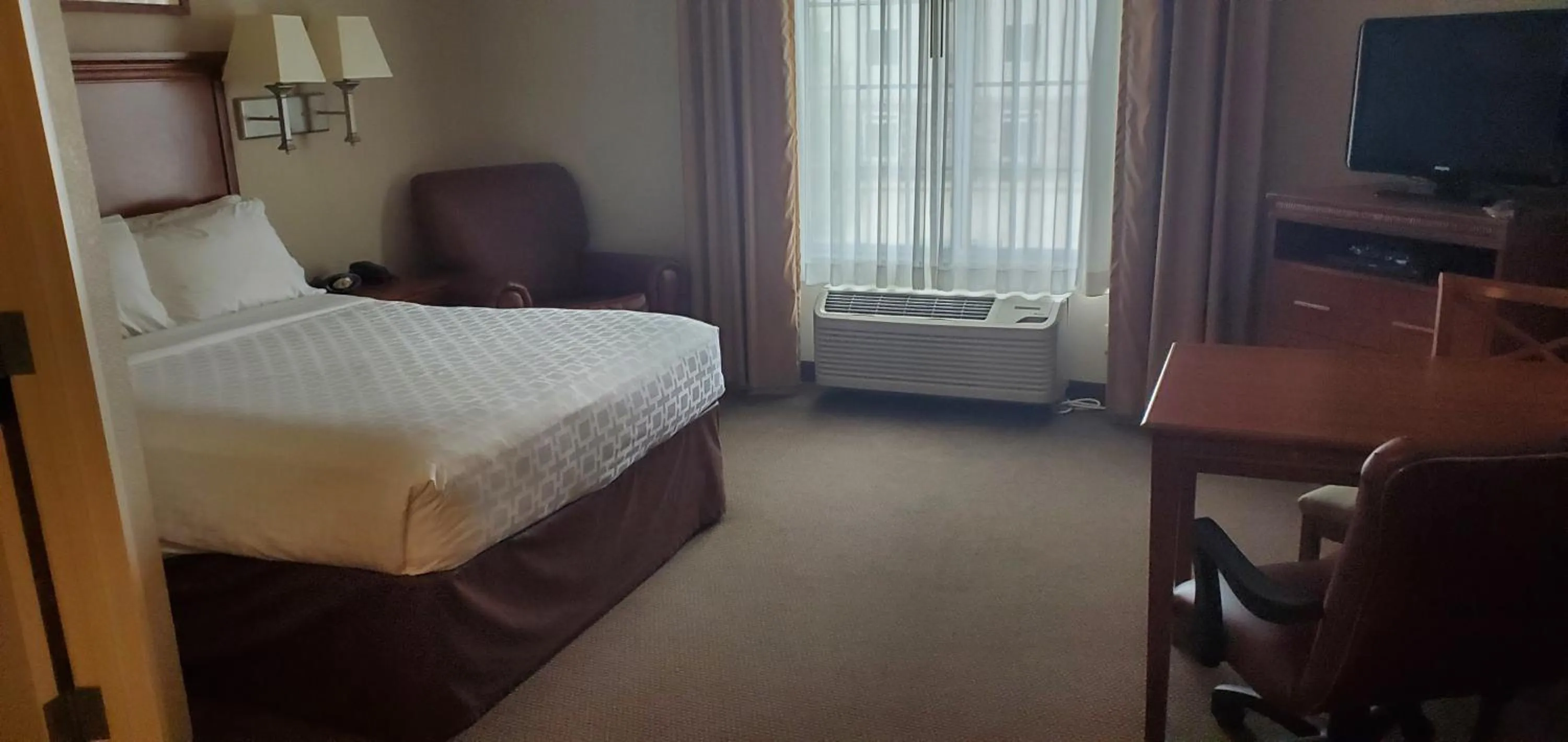 Bed in Candlewood Suites Champaign-Urbana University Area by IHG