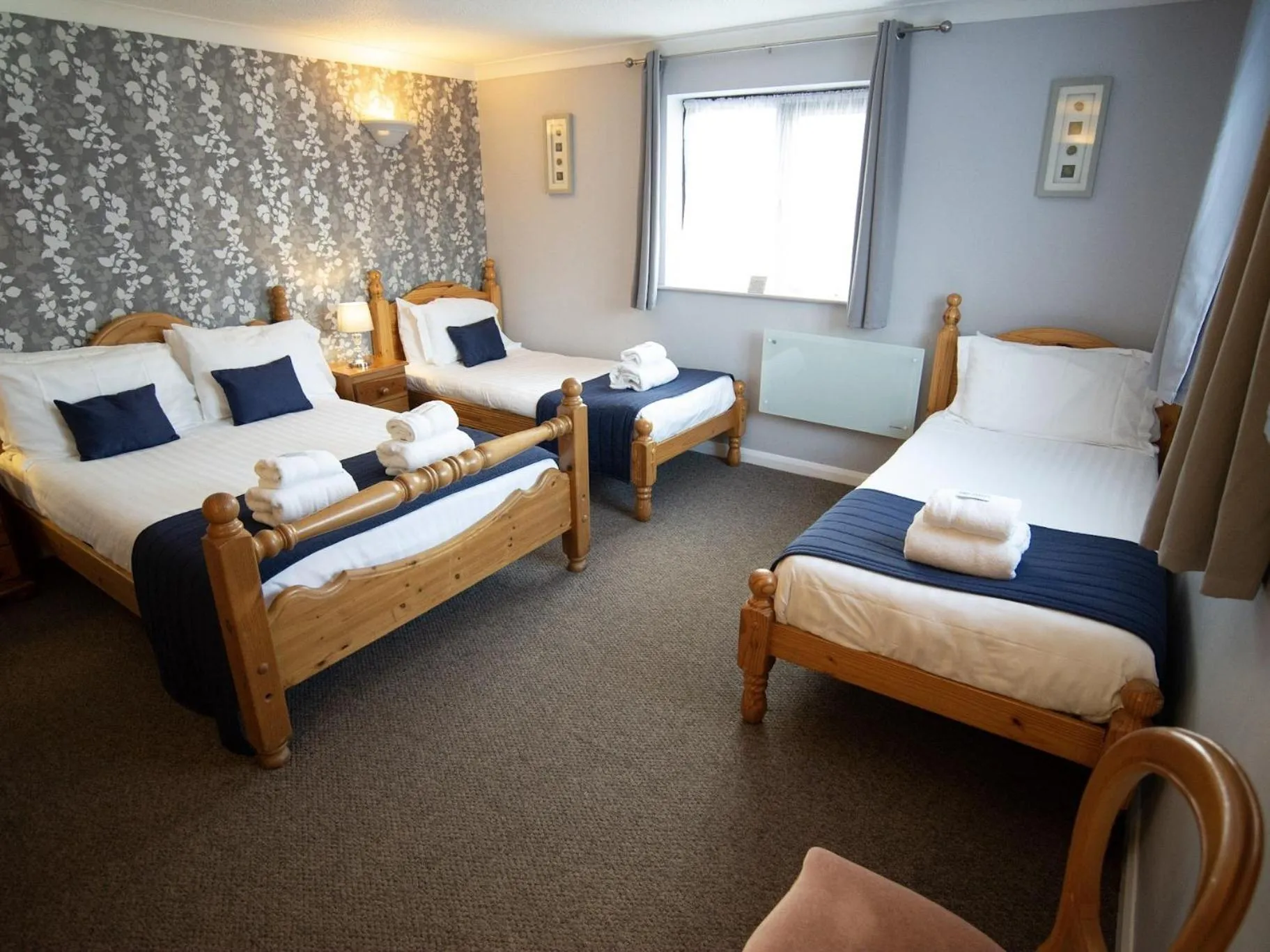 Bedroom, Bed in The Heath Inn