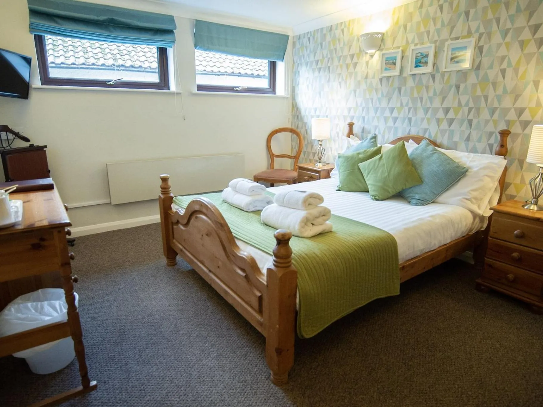 Bedroom, Bed in The Heath Inn