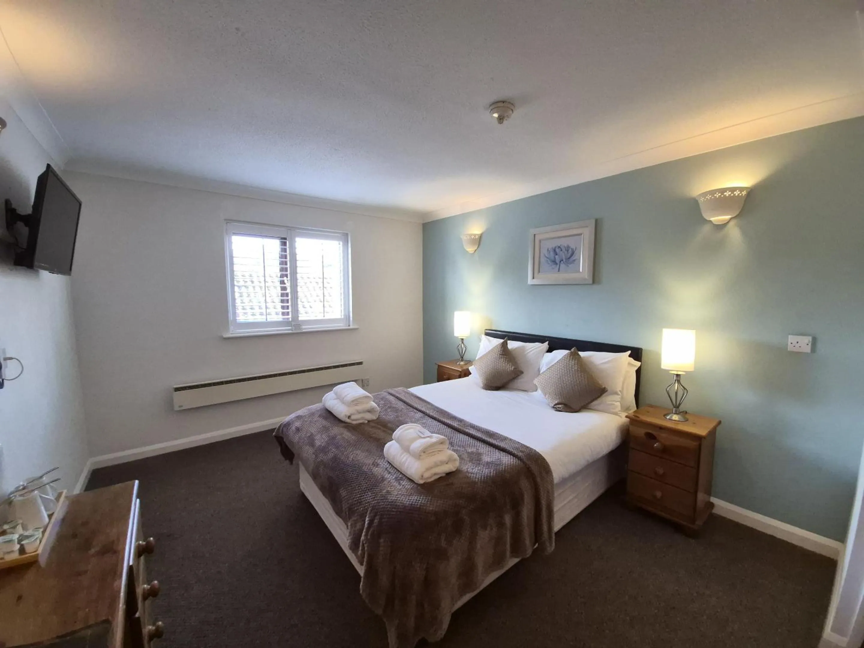 Bedroom, Bed in The Heath Inn