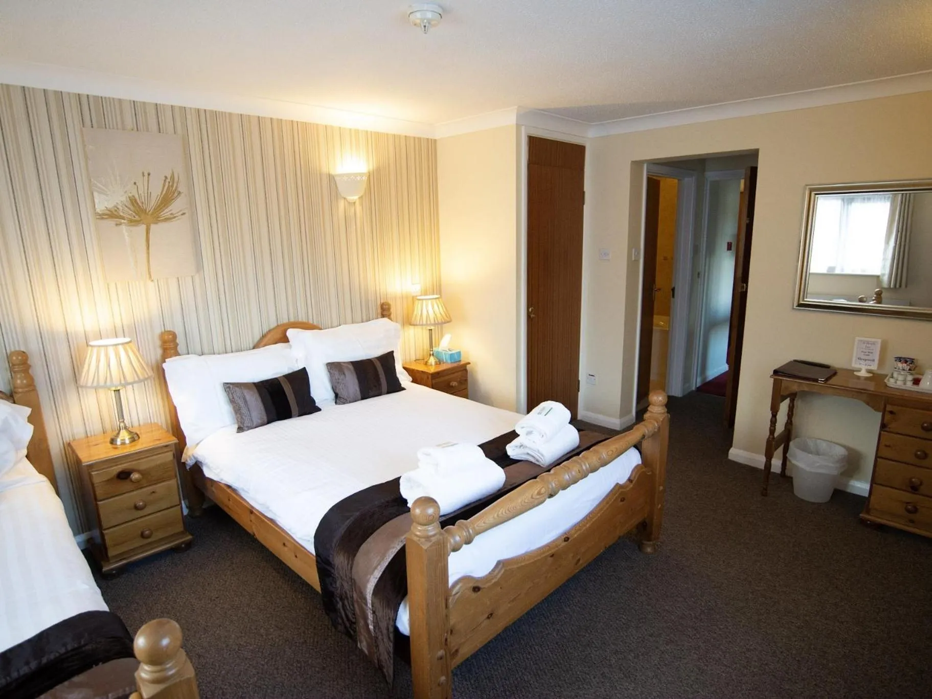 Bedroom, Bed in The Heath Inn