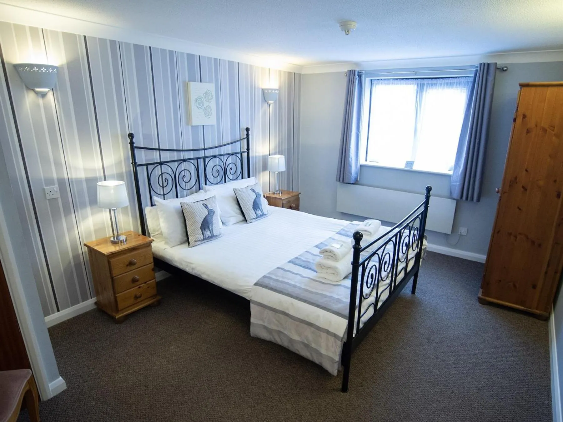 Bedroom, Bed in The Heath Inn