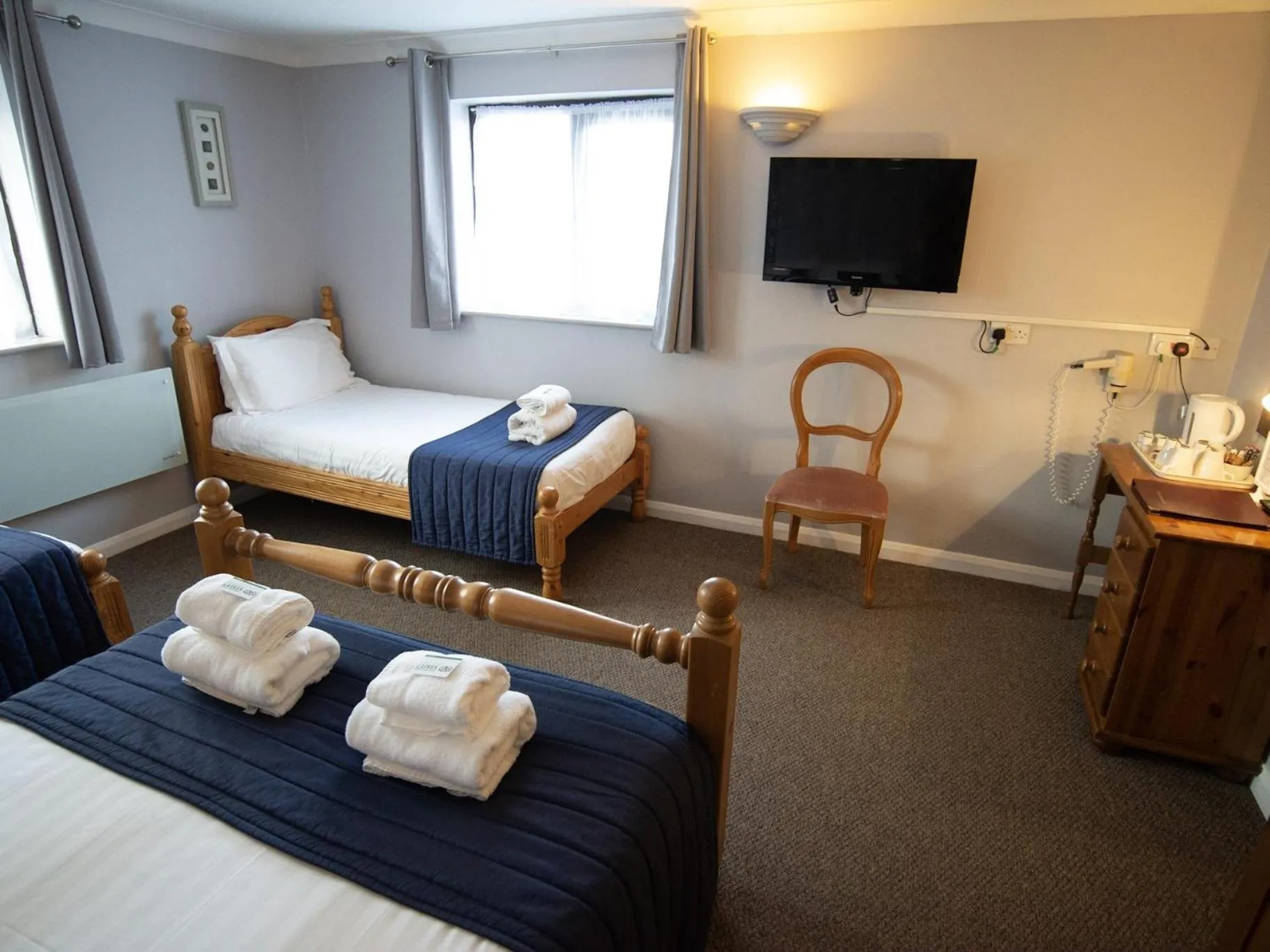 Bedroom, Bed in The Heath Inn