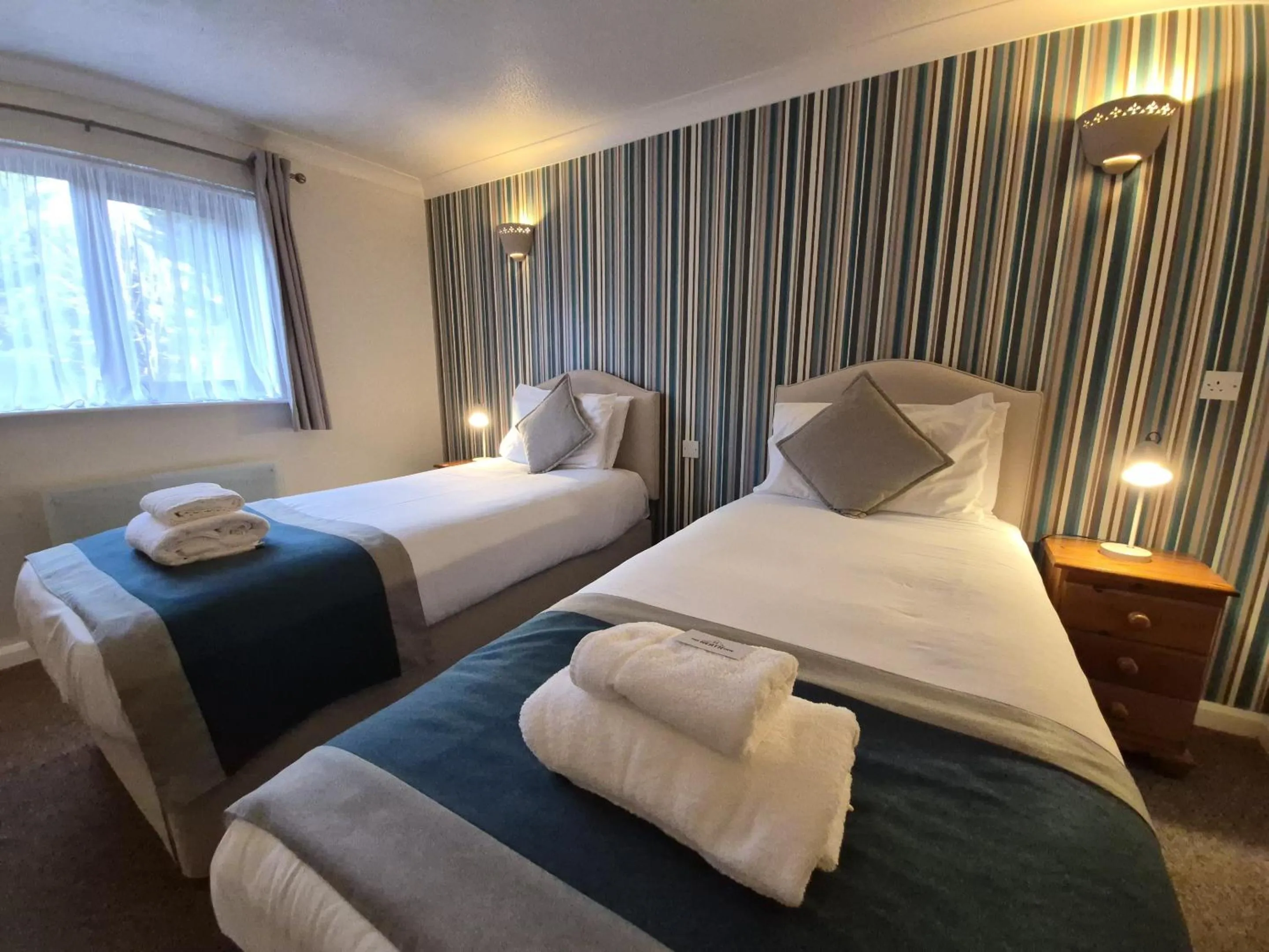 Bedroom, Bed in The Heath Inn