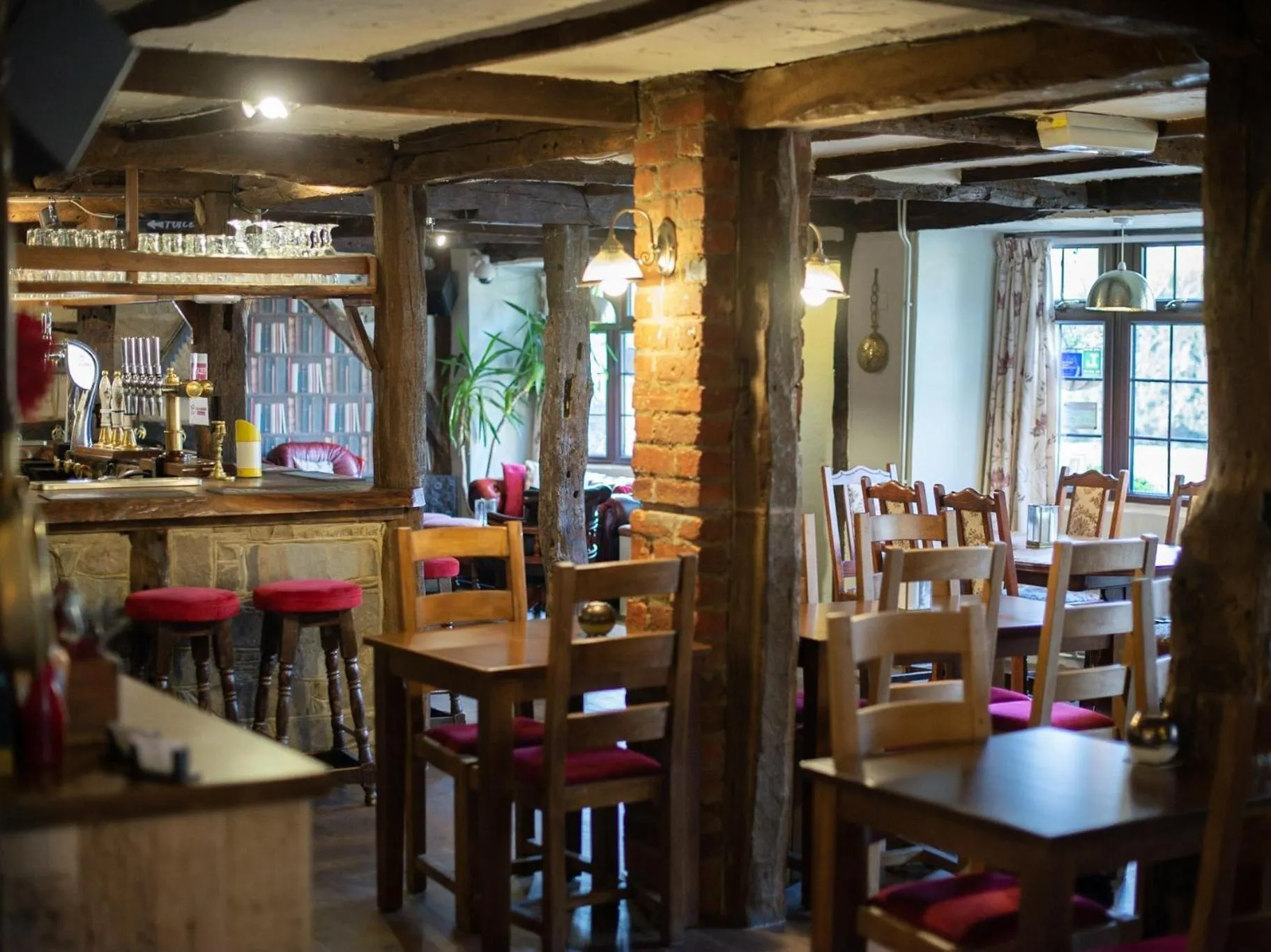 Lounge or bar in The Heath Inn