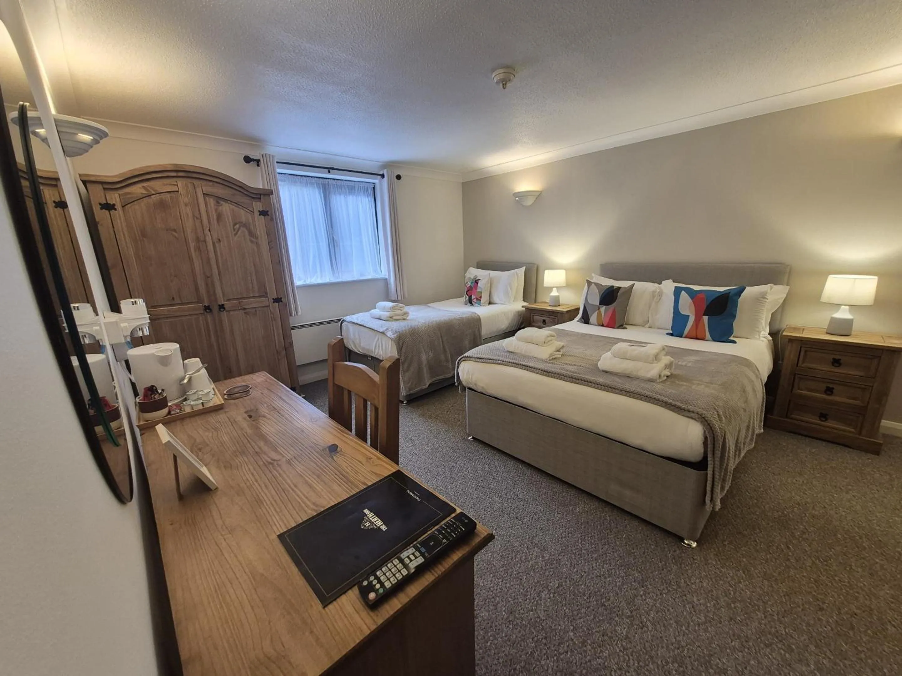 Bedroom, Bed in The Heath Inn