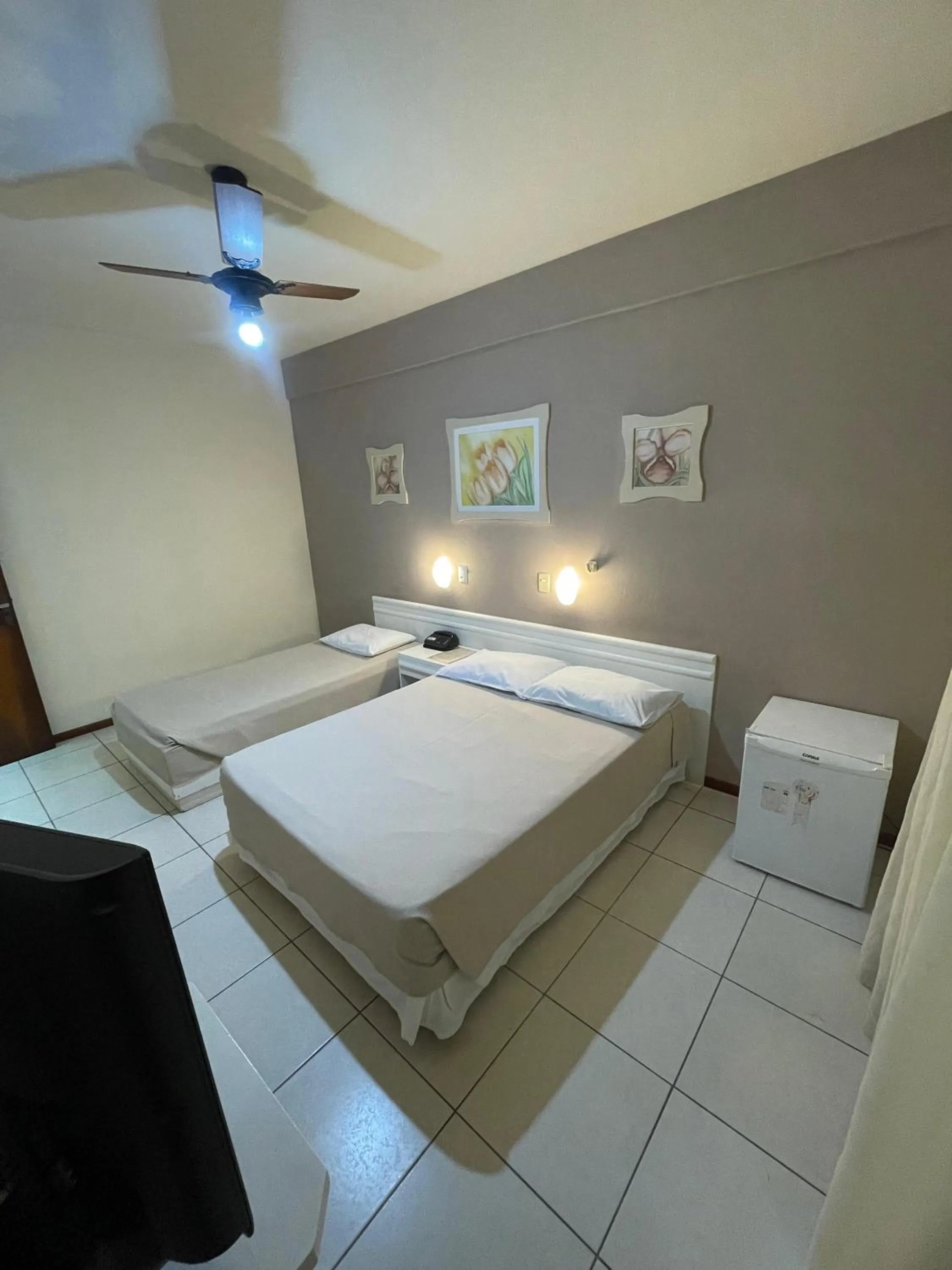 Bed in Hotel Cambirela