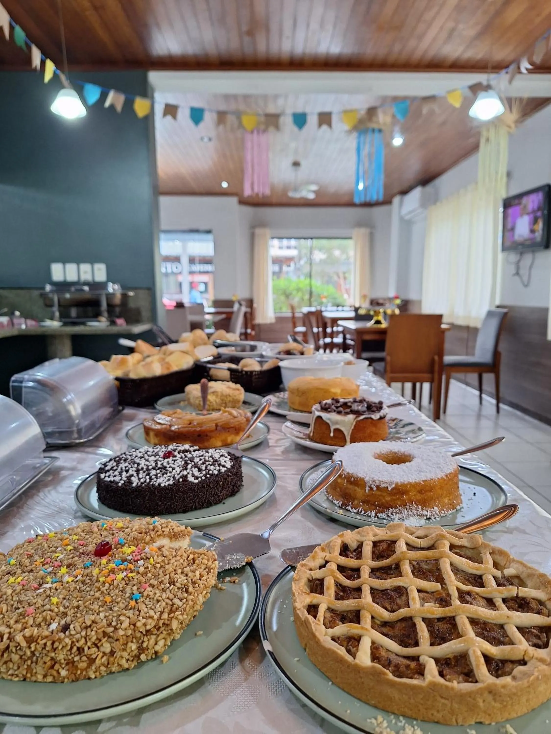 Buffet breakfast in Hotel Cambirela