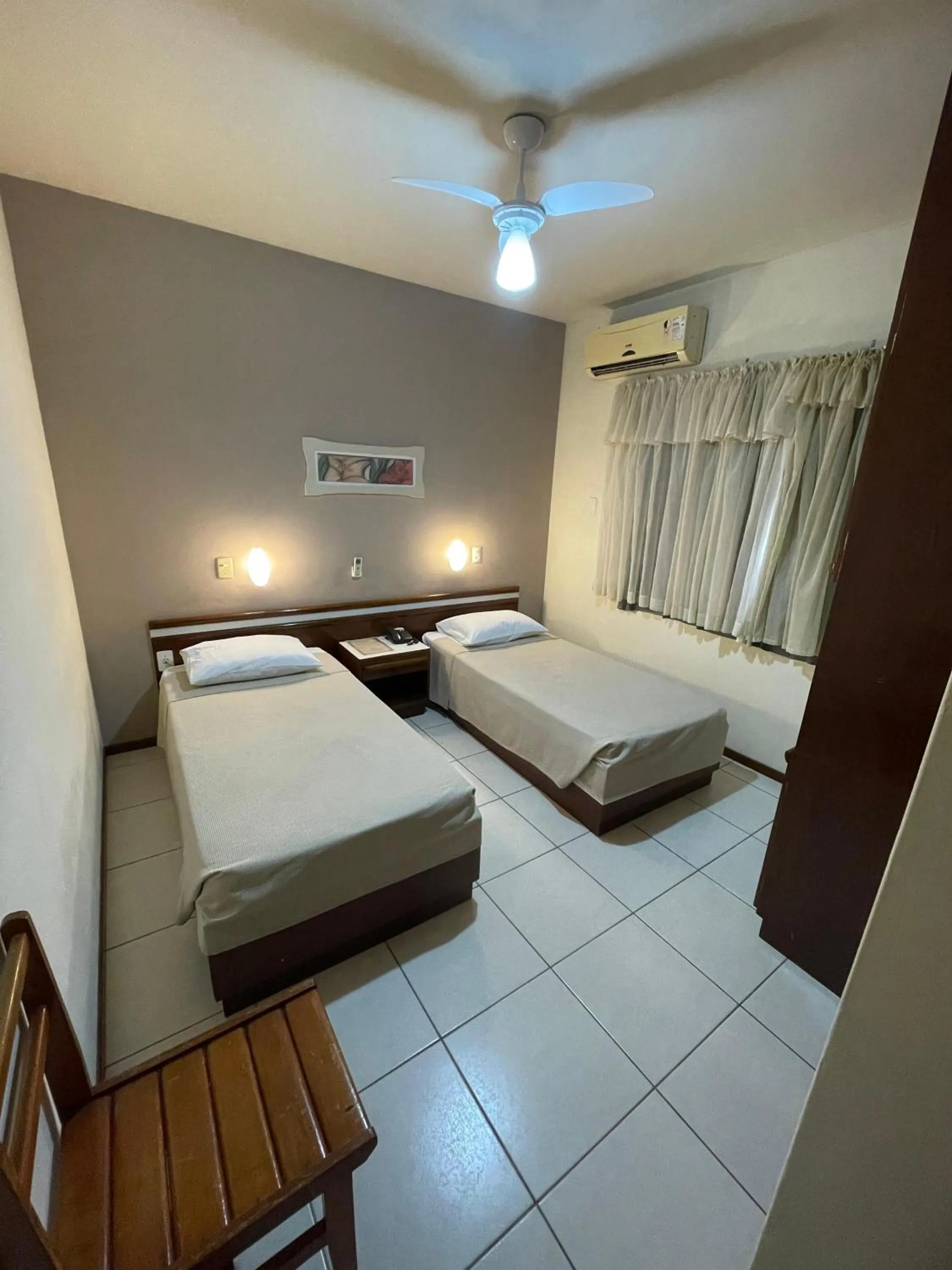 Bedroom, Bed in Hotel Cambirela