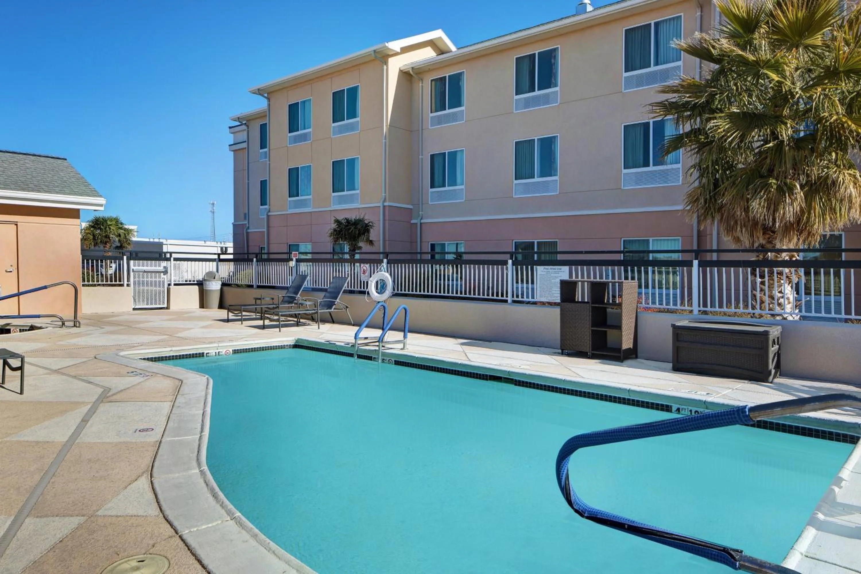 Swimming pool in Fairfield Inn and Suites Carlsbad