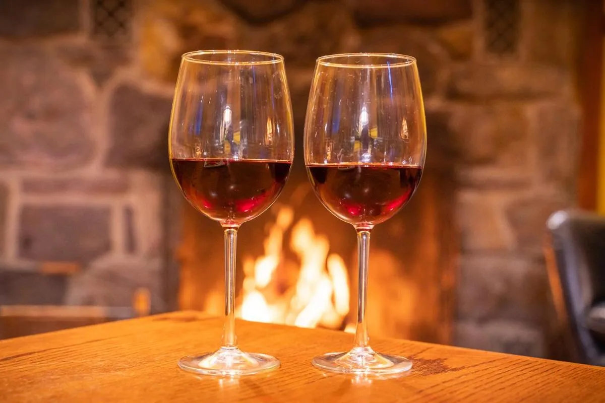 Drinks in Johnston Canyon Lodge & Bungalows