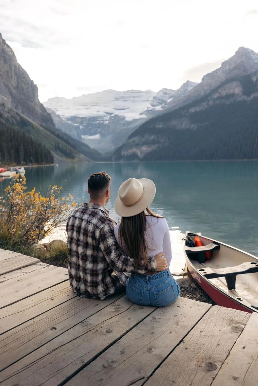 Hiking in Johnston Canyon Lodge & Bungalows