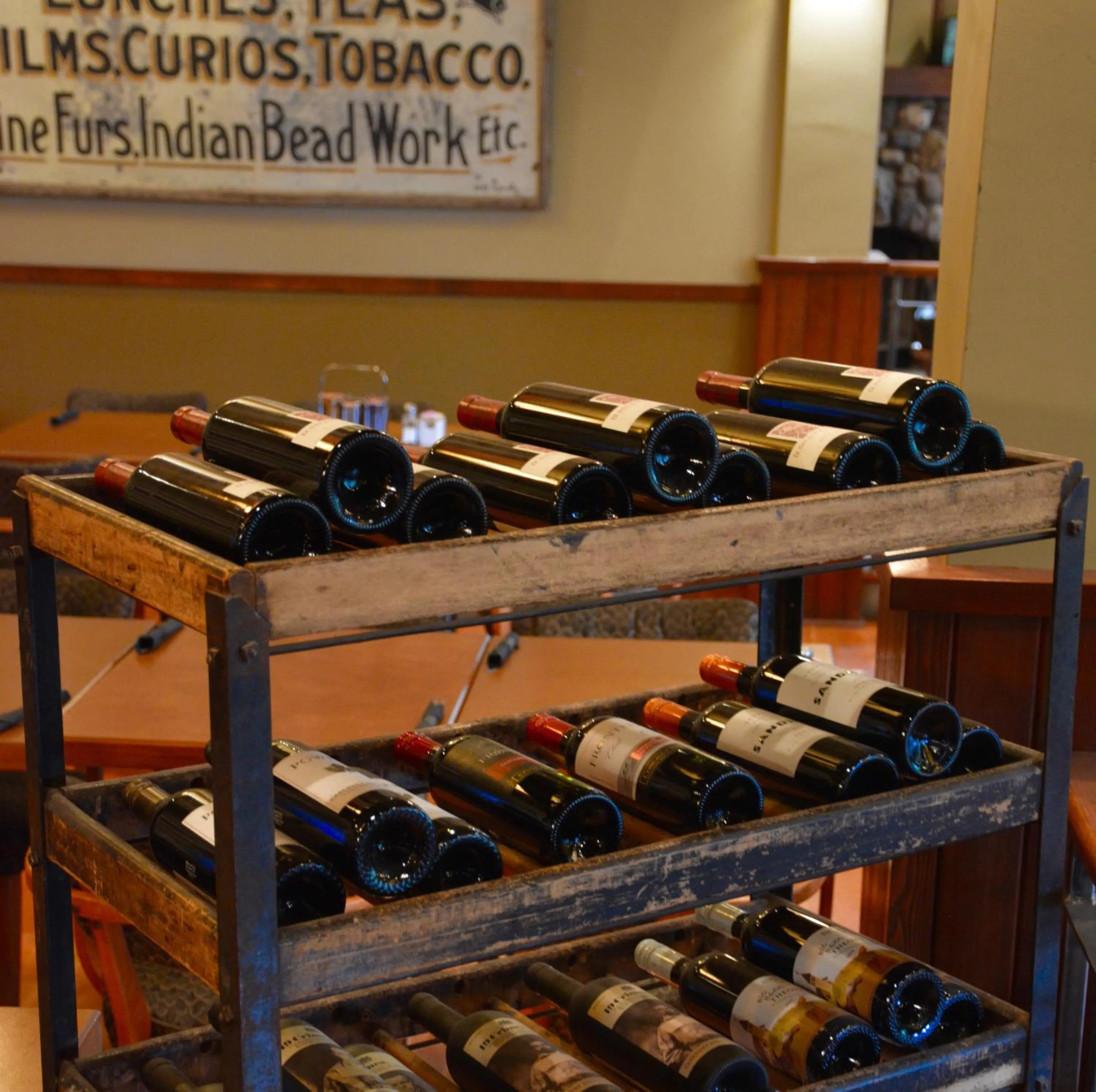 Restaurant/places to eat in Johnston Canyon Lodge & Bungalows