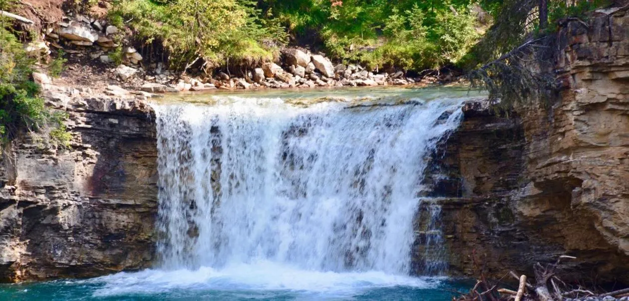 Hiking in Johnston Canyon Lodge & Bungalows