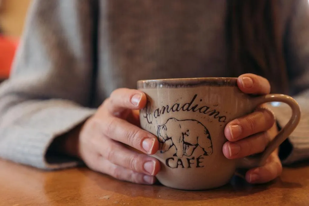 Coffee/tea facilities in Johnston Canyon Lodge & Bungalows