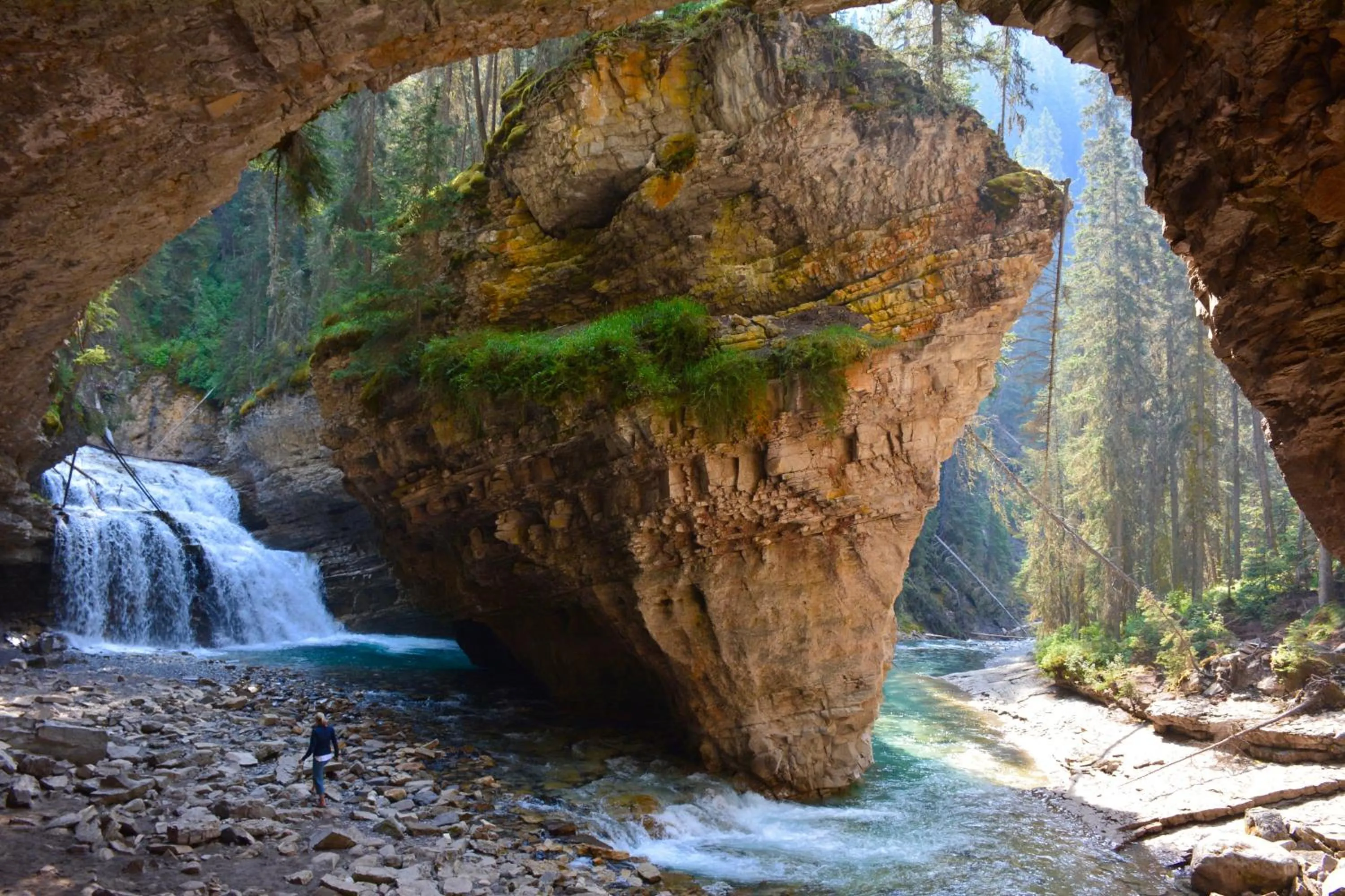 Beach in Johnston Canyon Lodge & Bungalows