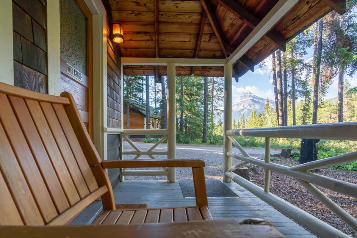 Patio in Johnston Canyon Lodge & Bungalows